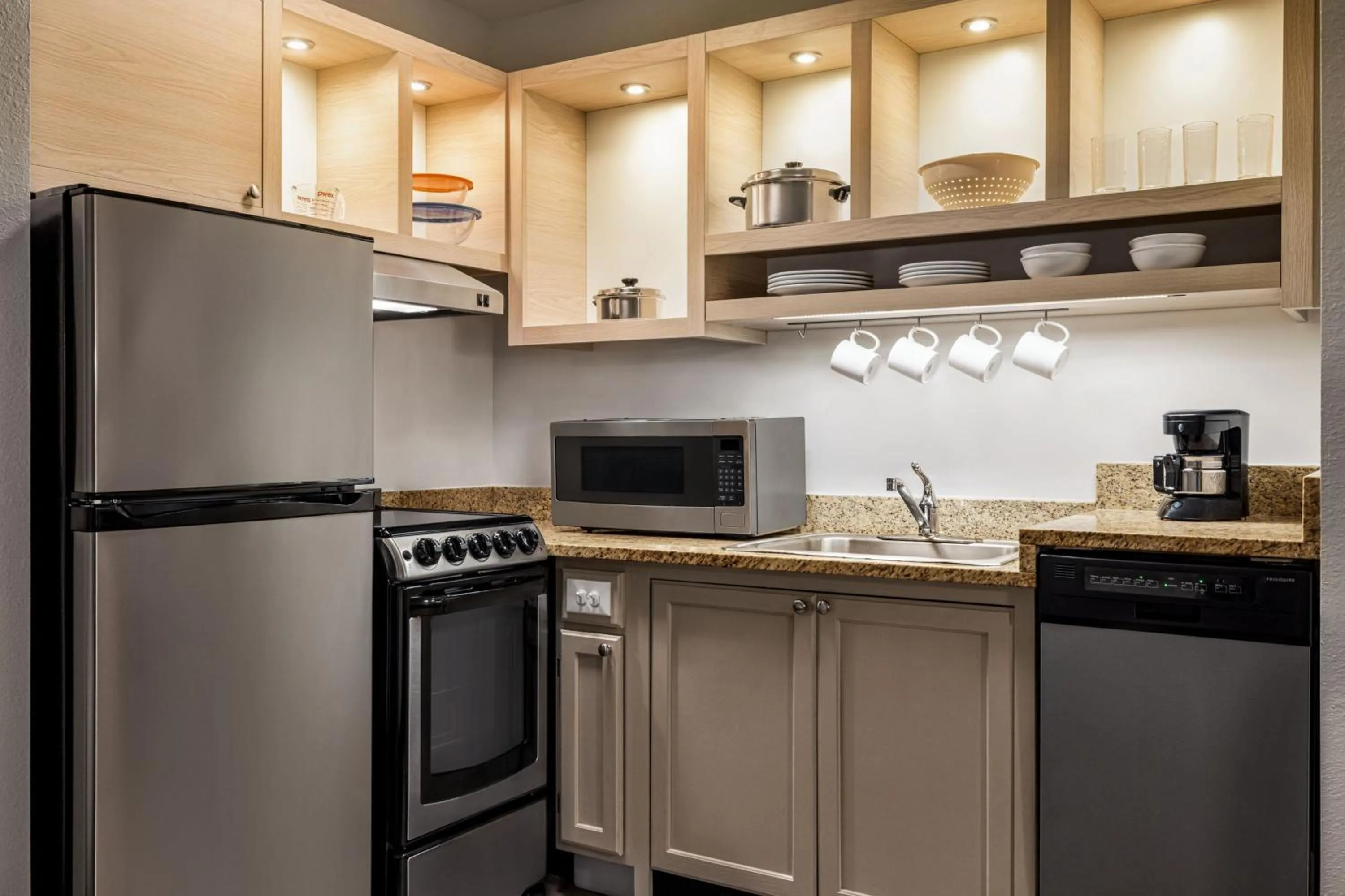 Kitchen or kitchenette in TownePlace Suites by Marriott Fort Meade National Business Park