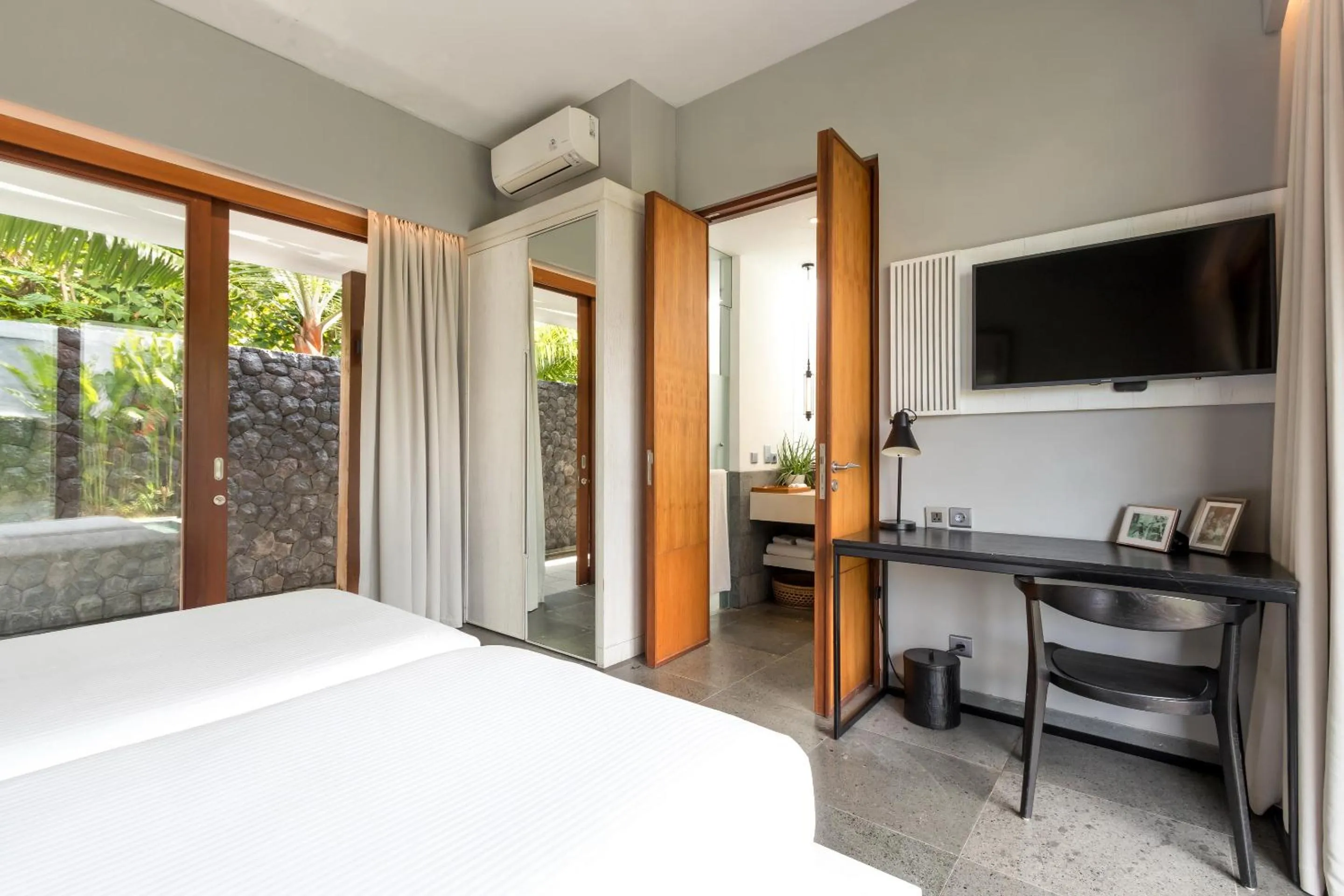 Bedroom, Bed in Amarin Seminyak