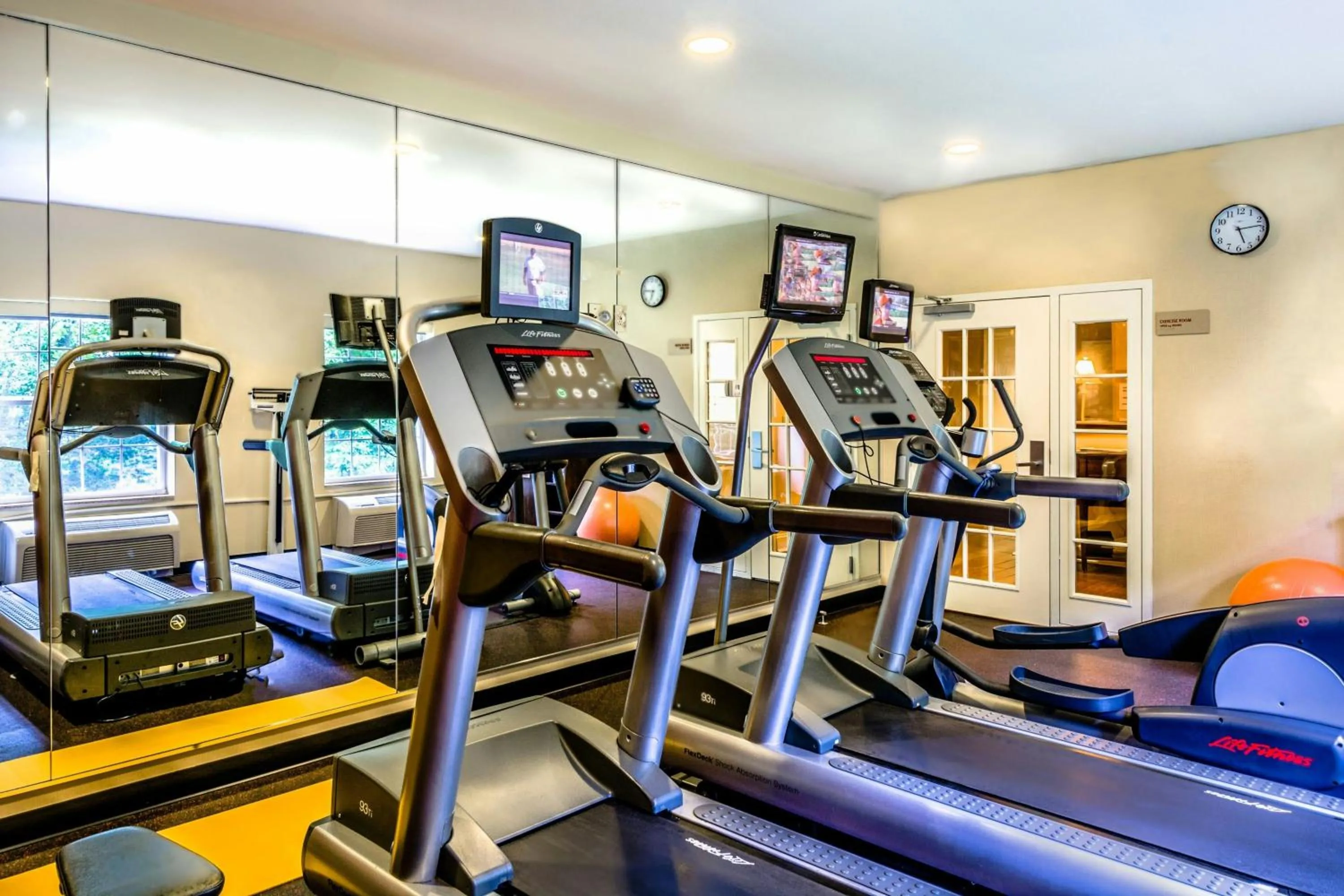Fitness centre/facilities in TownePlace Suites by Marriott Baltimore BWI Airport
