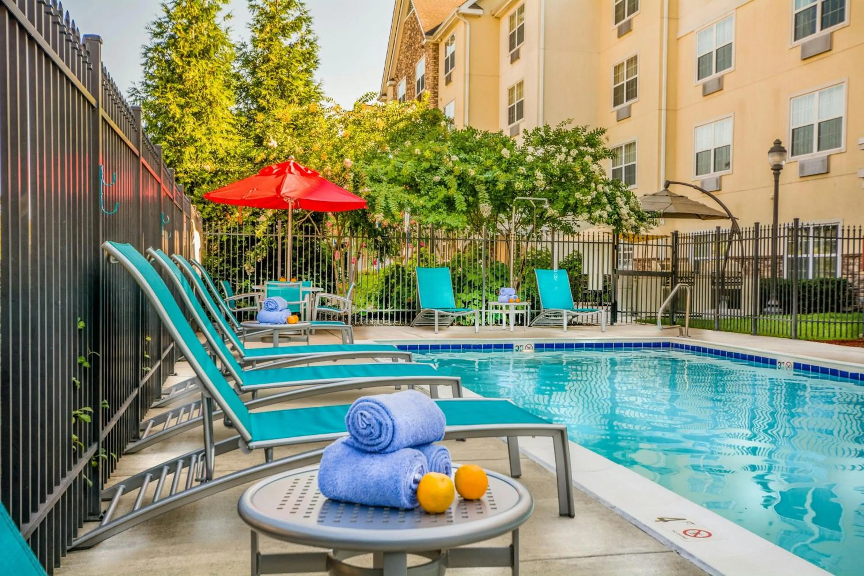 Swimming pool in TownePlace Suites by Marriott Baltimore BWI Airport