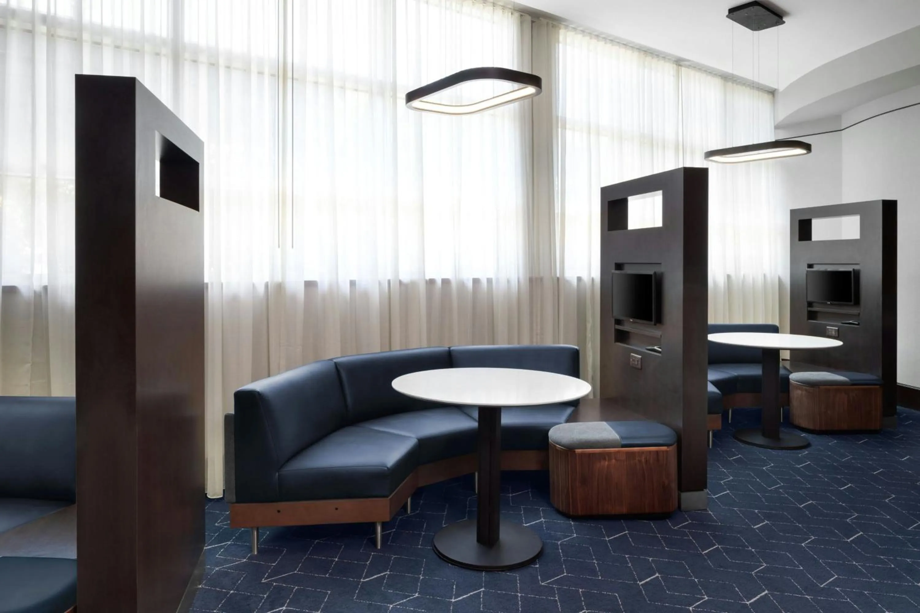 Restaurant/places to eat in Courtyard Columbia Downtown at USC