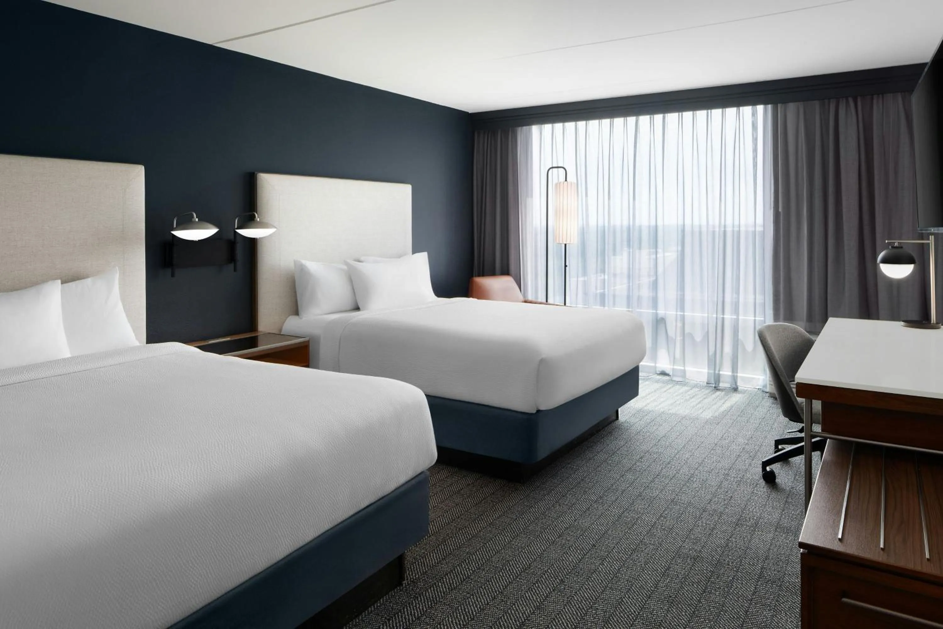 Photo of the whole room, Bed in Courtyard Columbia Downtown at USC