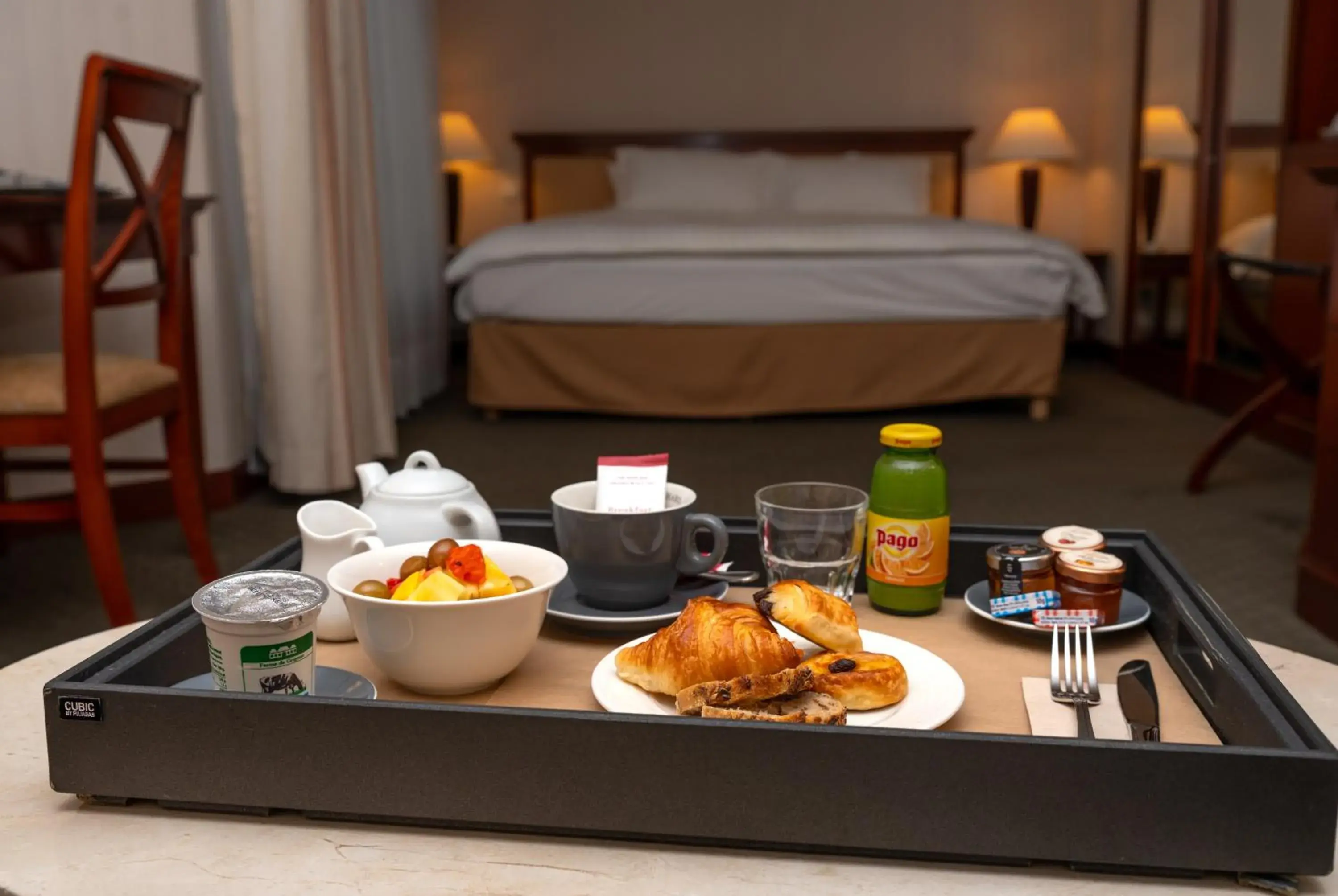 Food and drinks, Bed in Occidental Paris Levallois Food and drinks, Bed in Occidental Paris Levallois