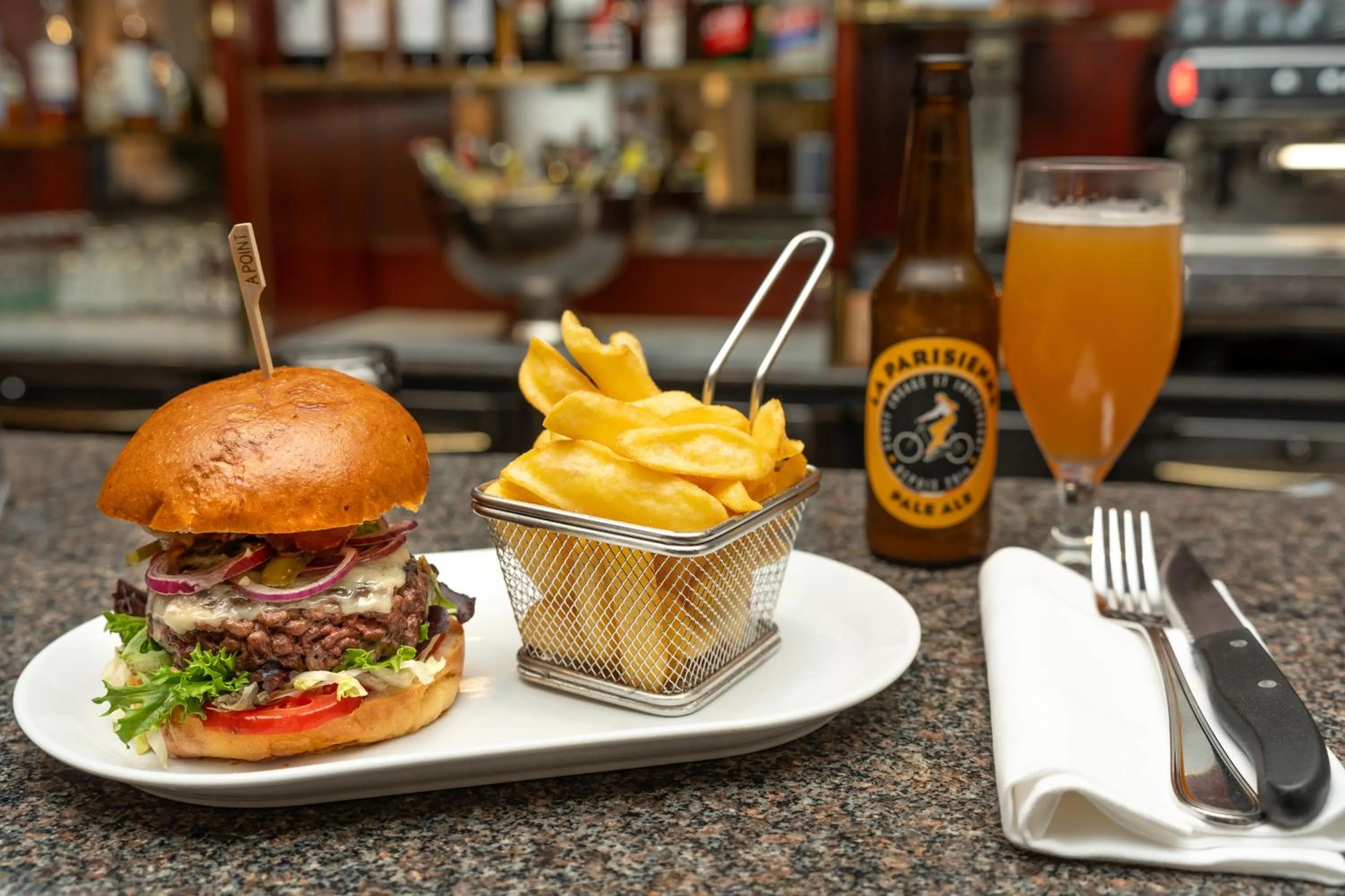 Restaurant/places to eat in Evergreen Laurel Hotel