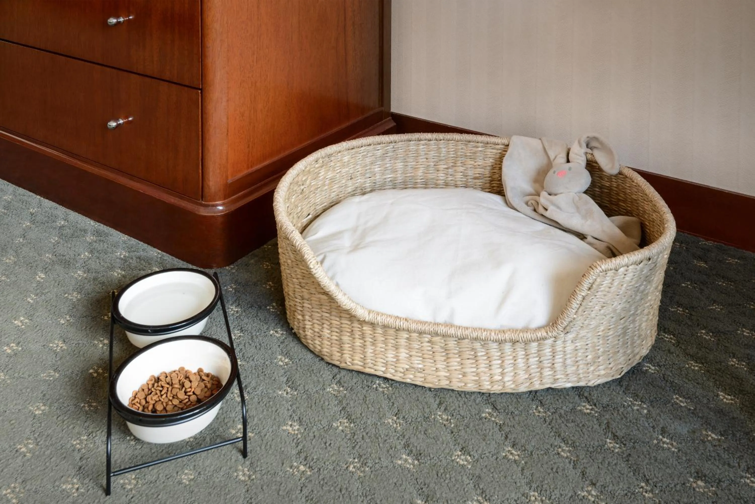 pet friendly, Bed in Occidental Paris Levallois