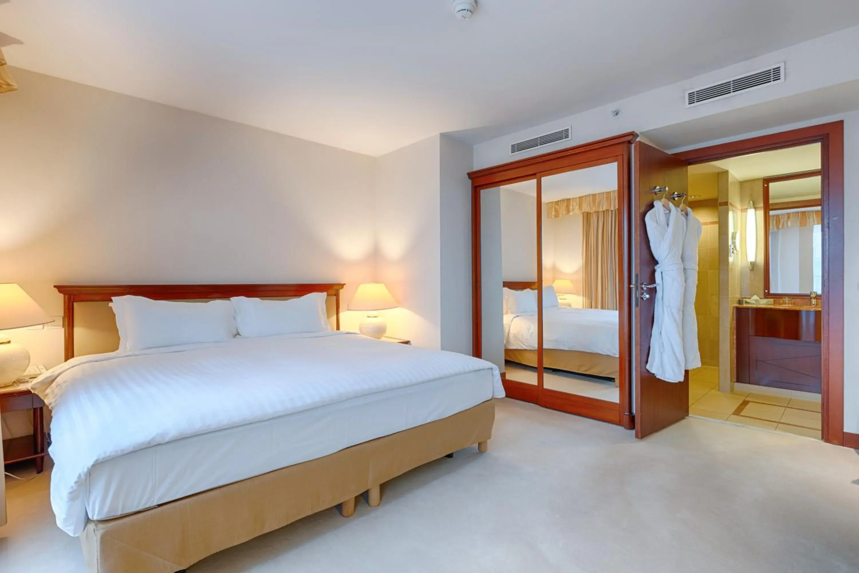 Photo of the whole room, Bed in Occidental Paris Levallois Photo of the whole room, Bed in Occidental Paris Levallois