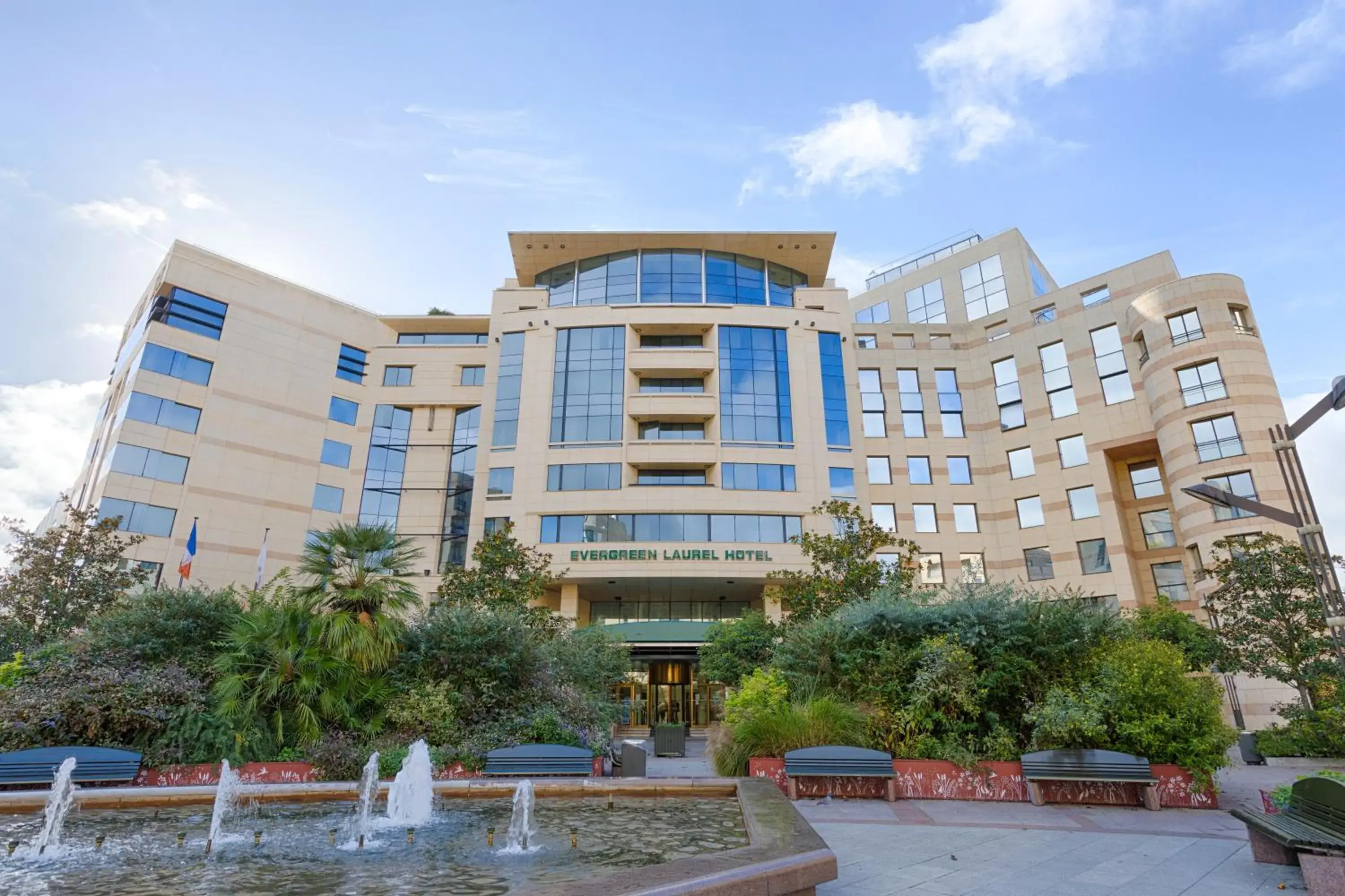 Property building in Evergreen Laurel Hotel Property building in Evergreen Laurel Hotel