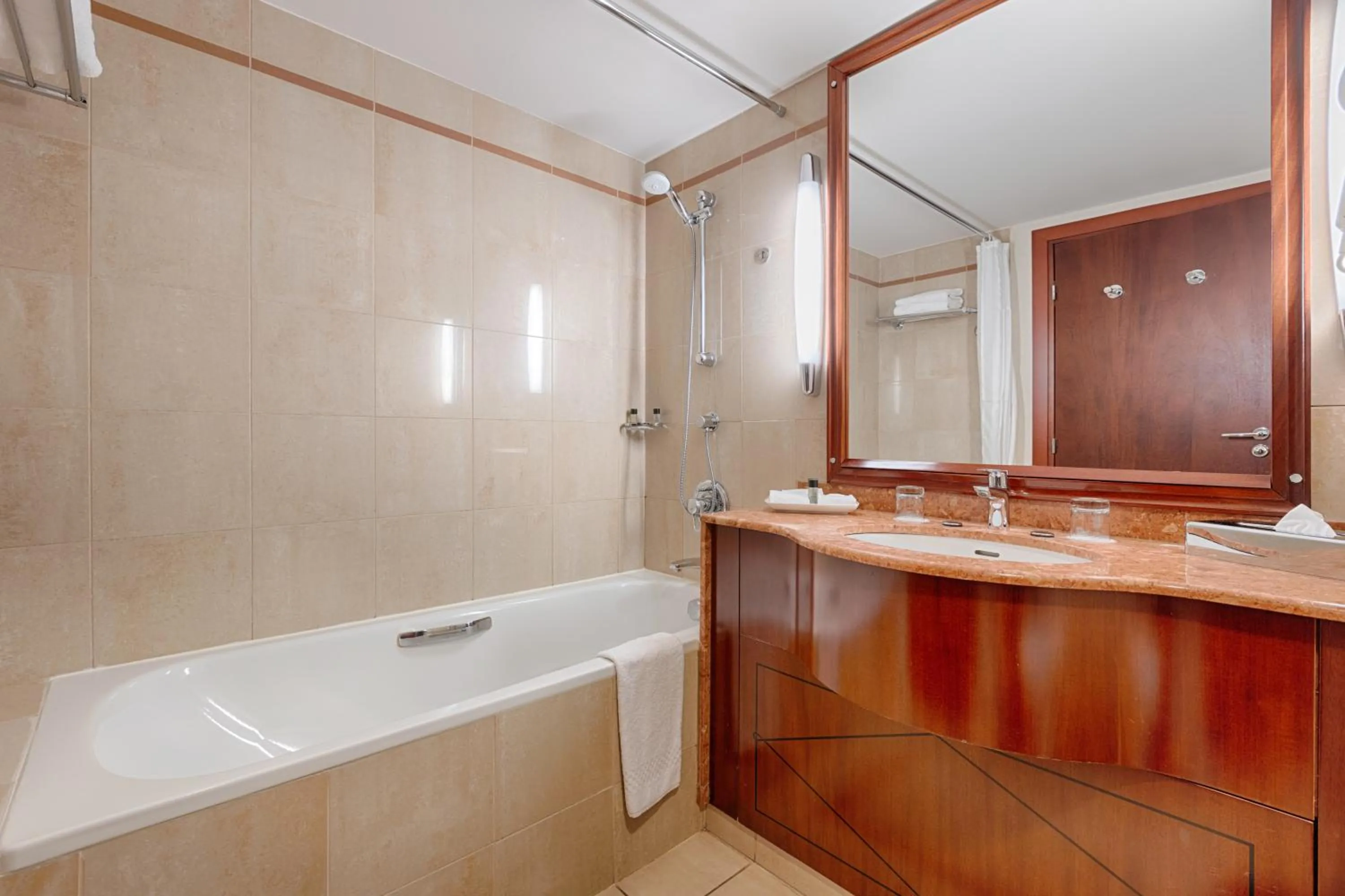Shower in Occidental Paris Levallois