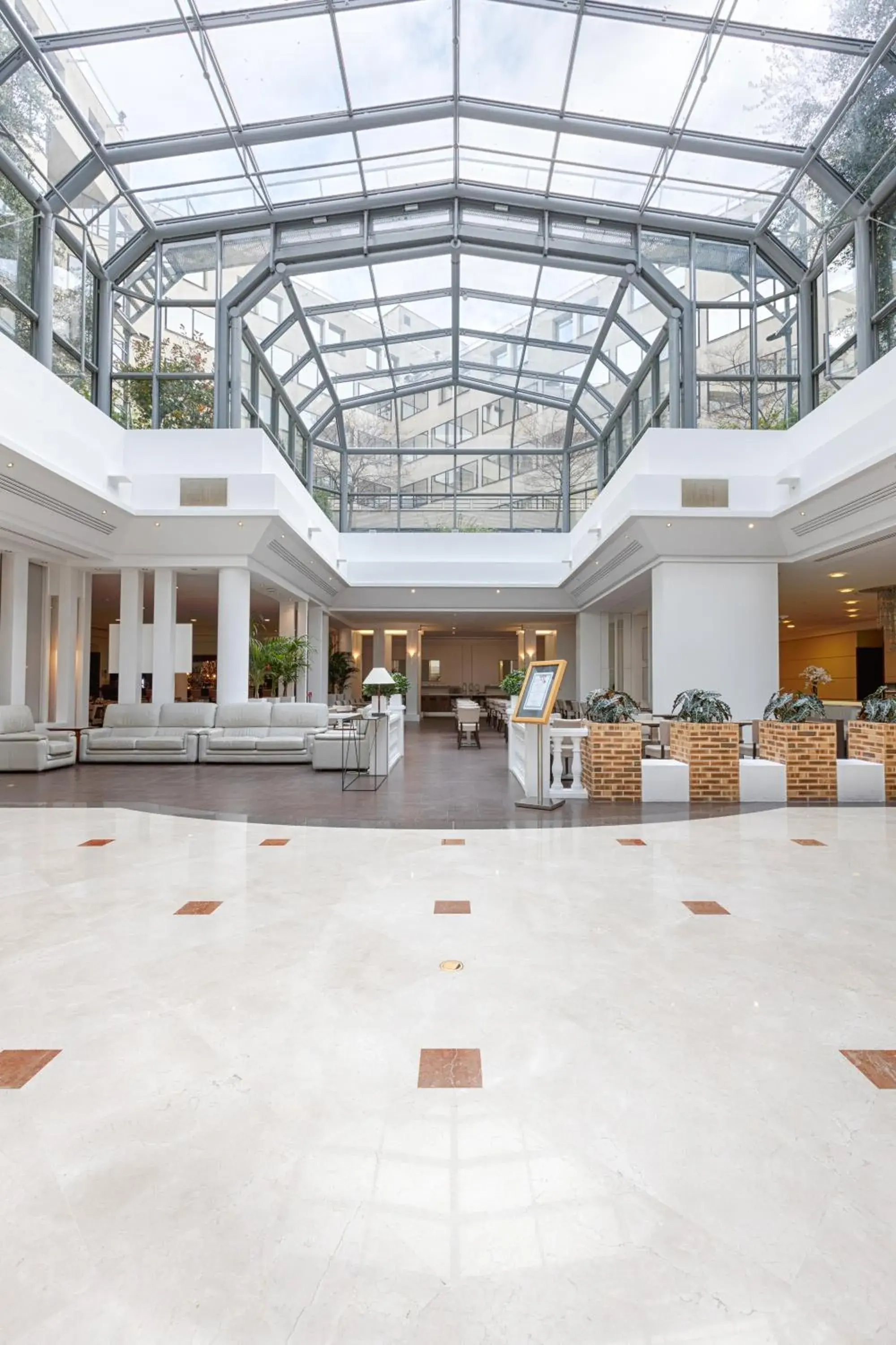 Lobby or reception in Occidental Paris Levallois Lobby or reception in Occidental Paris Levallois