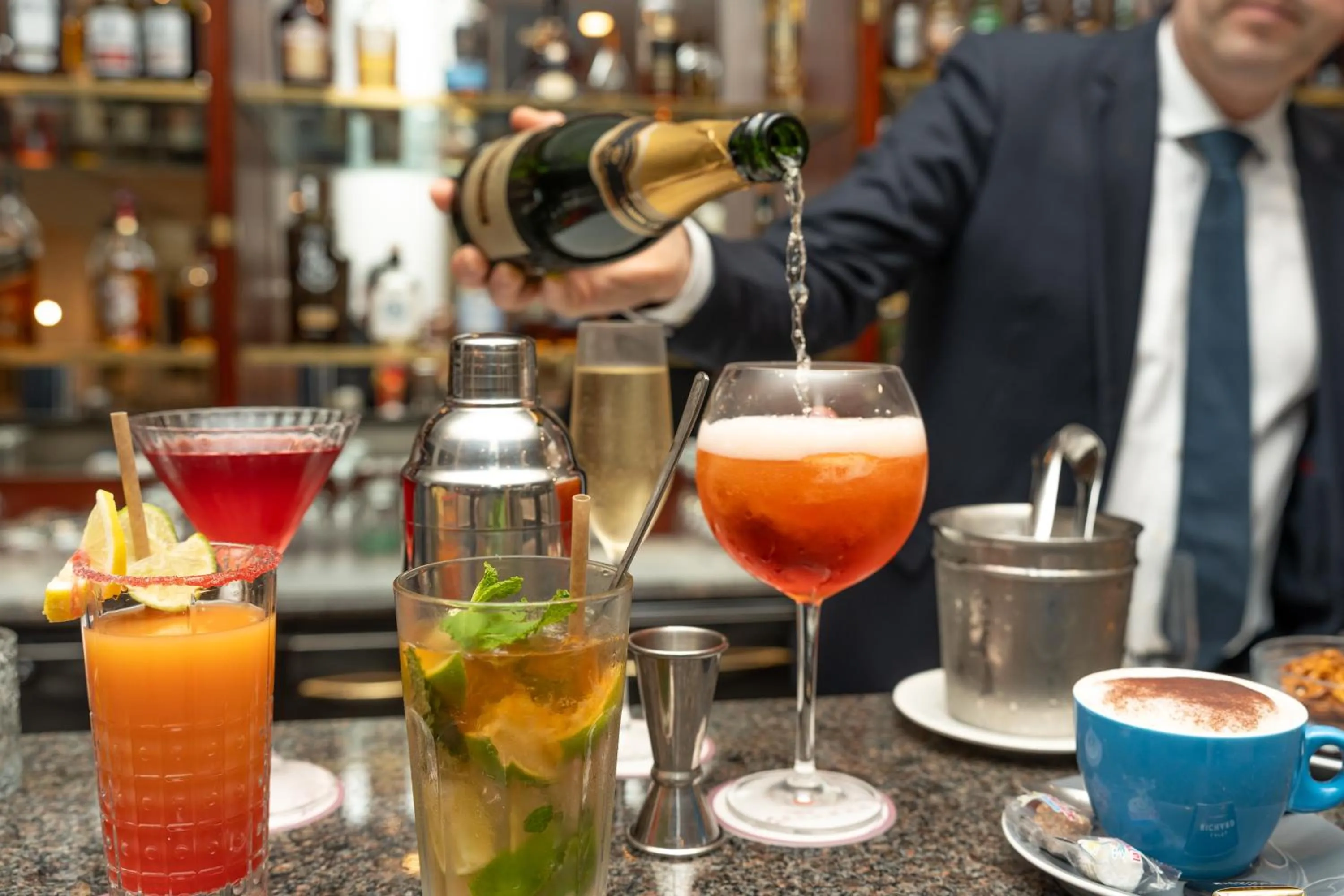 Lounge or bar in Evergreen Laurel Hotel