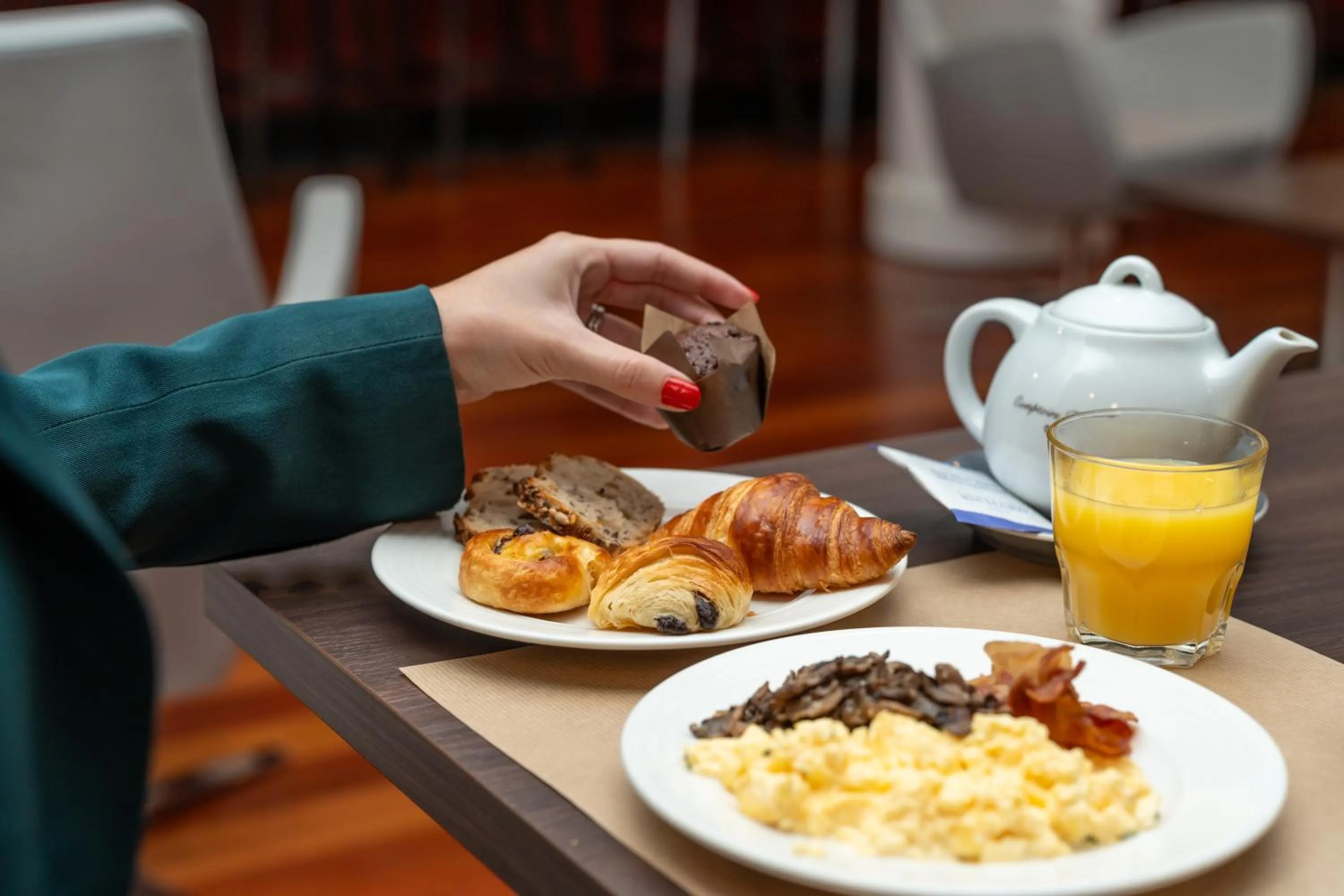 Breakfast in Occidental Paris Levallois