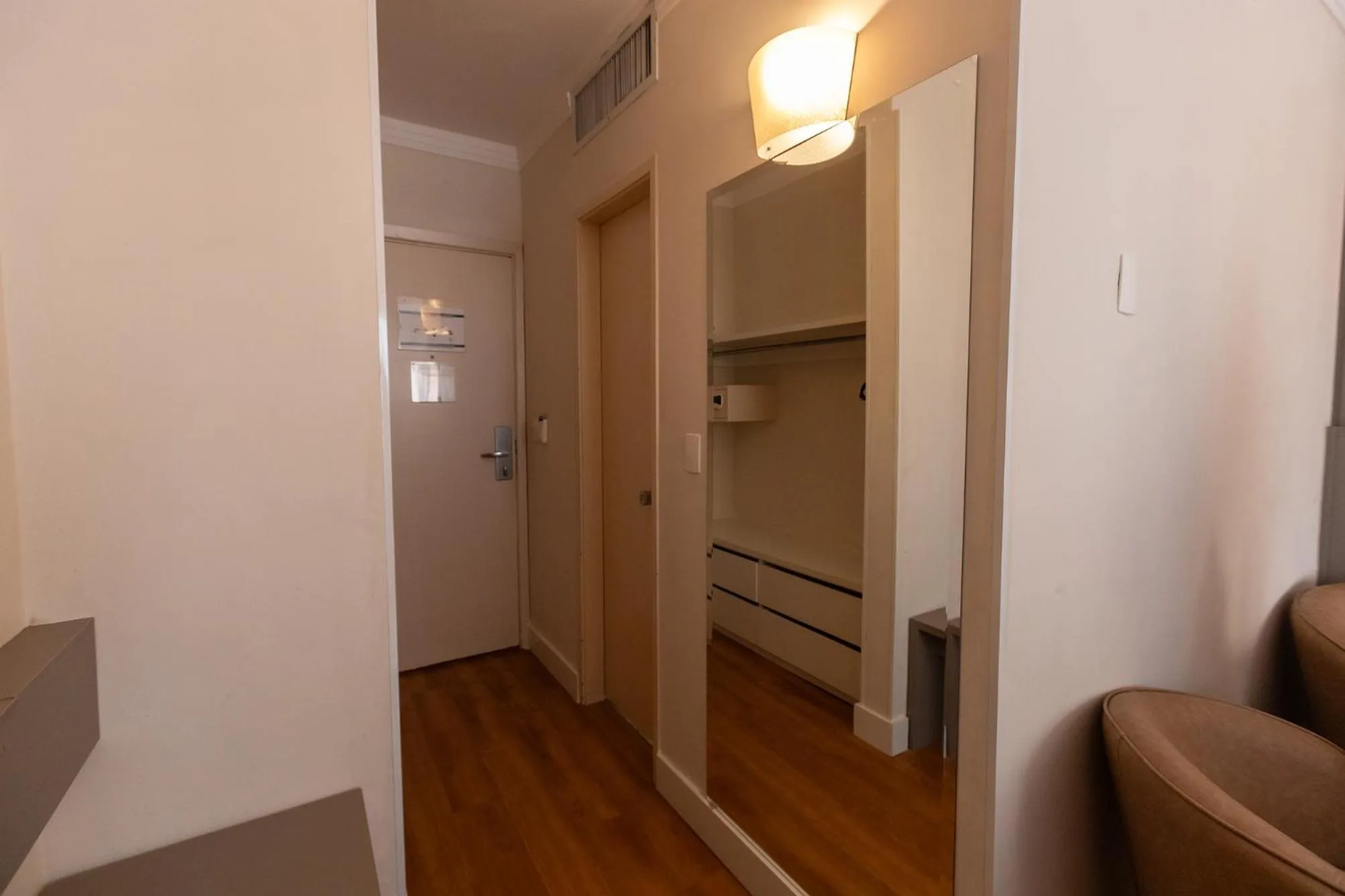 wardrobe in Hotel Premium Campinas