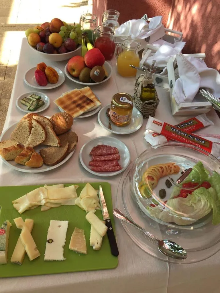 Buffet breakfast in Casa Realia