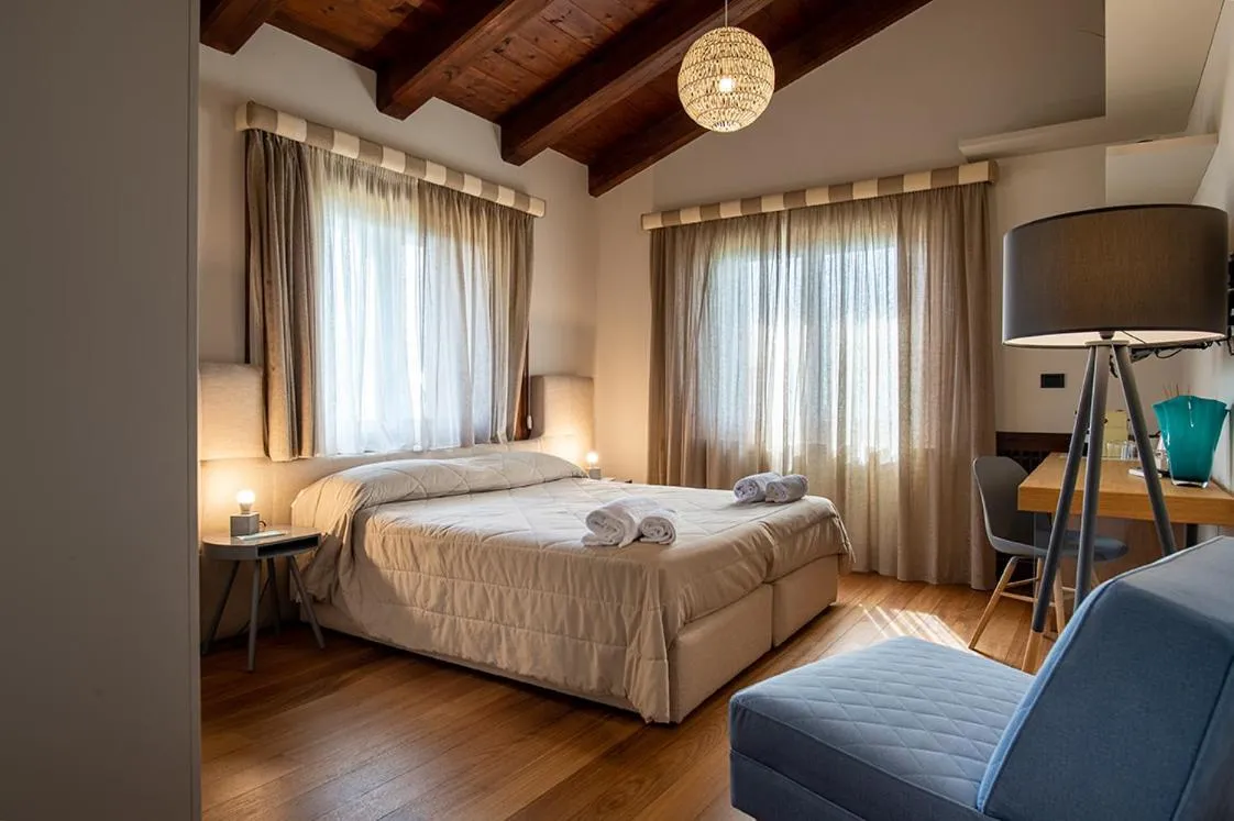 Photo of the whole room, Bed in Casa Realia