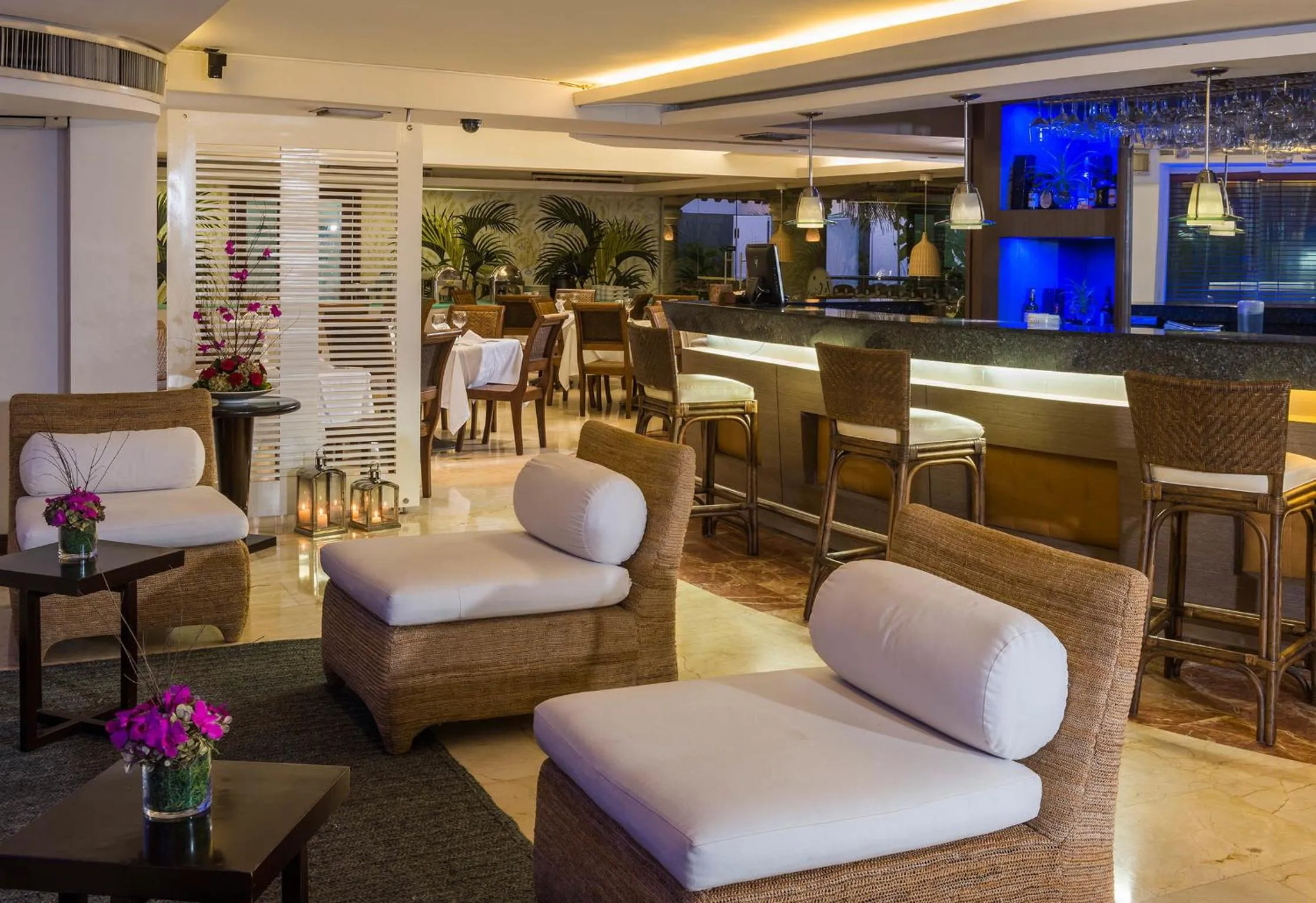 Lounge or bar in Country International Hotel