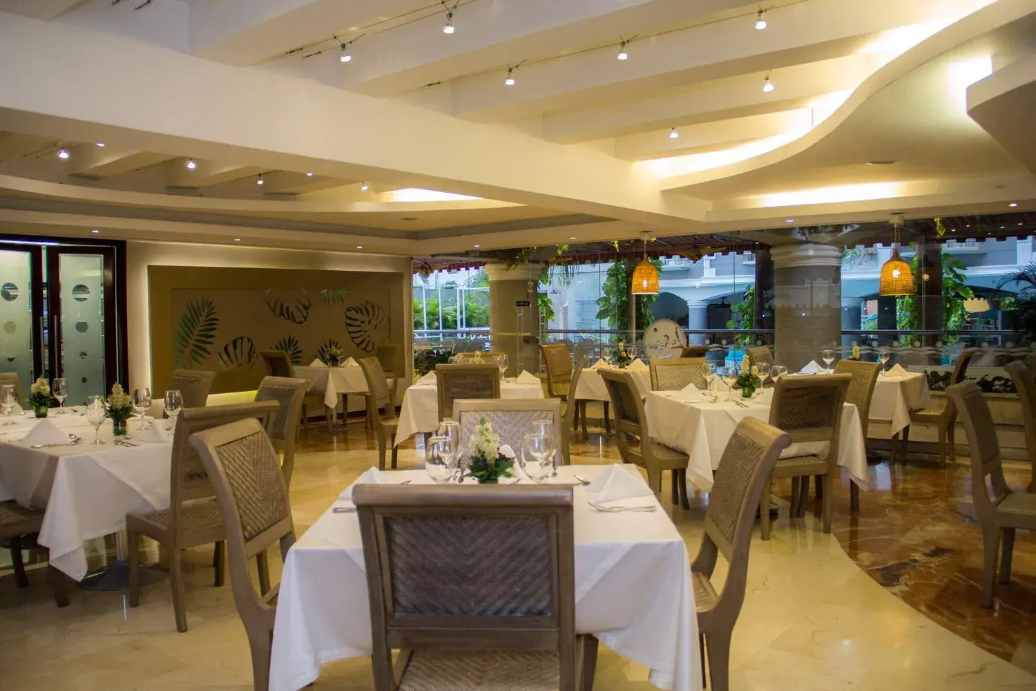 Restaurant/places to eat in Country International Hotel Restaurant/places to eat in Country International Hotel