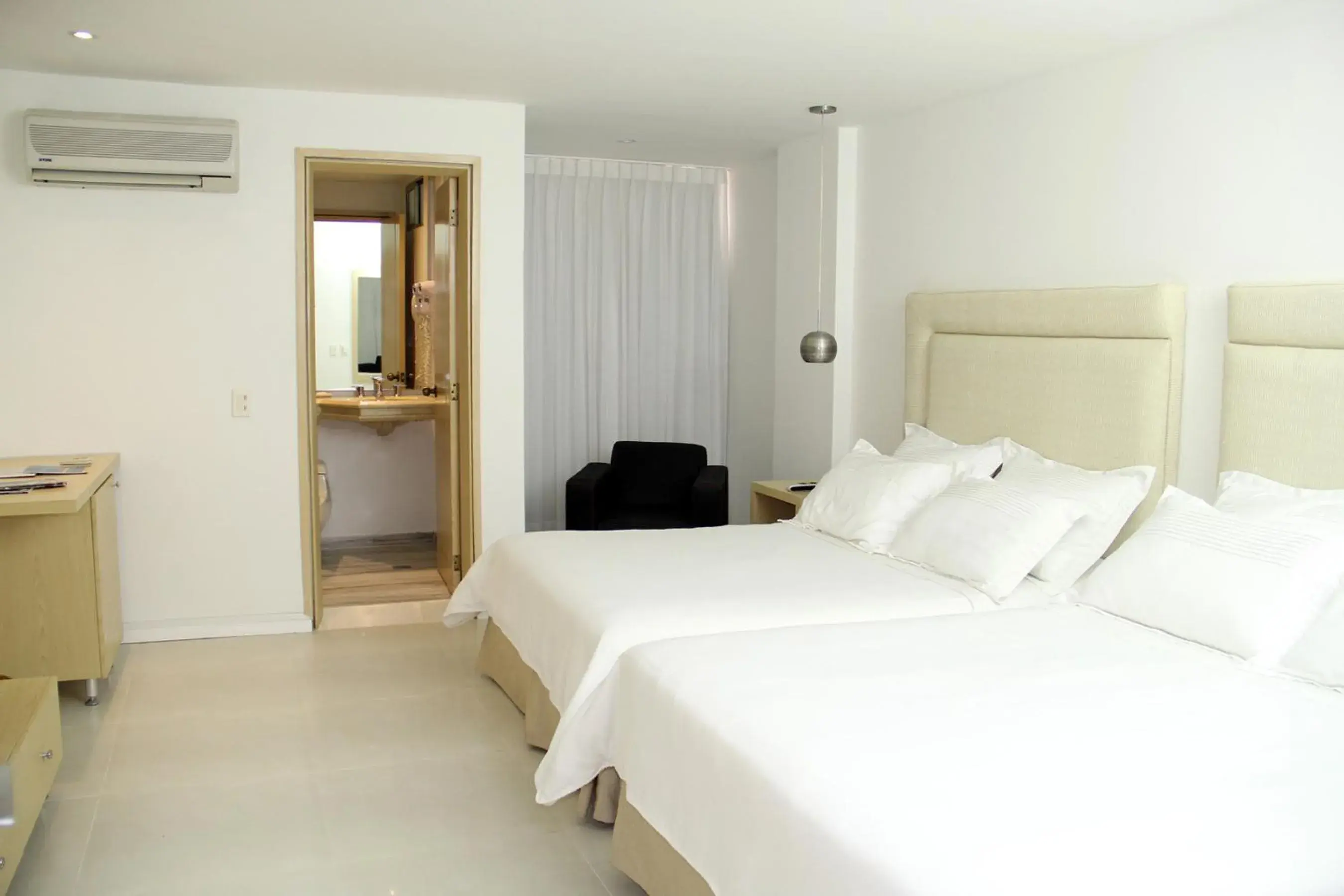 Photo of the whole room, Bed in Country International Hotel Photo of the whole room, Bed in Country International Hotel