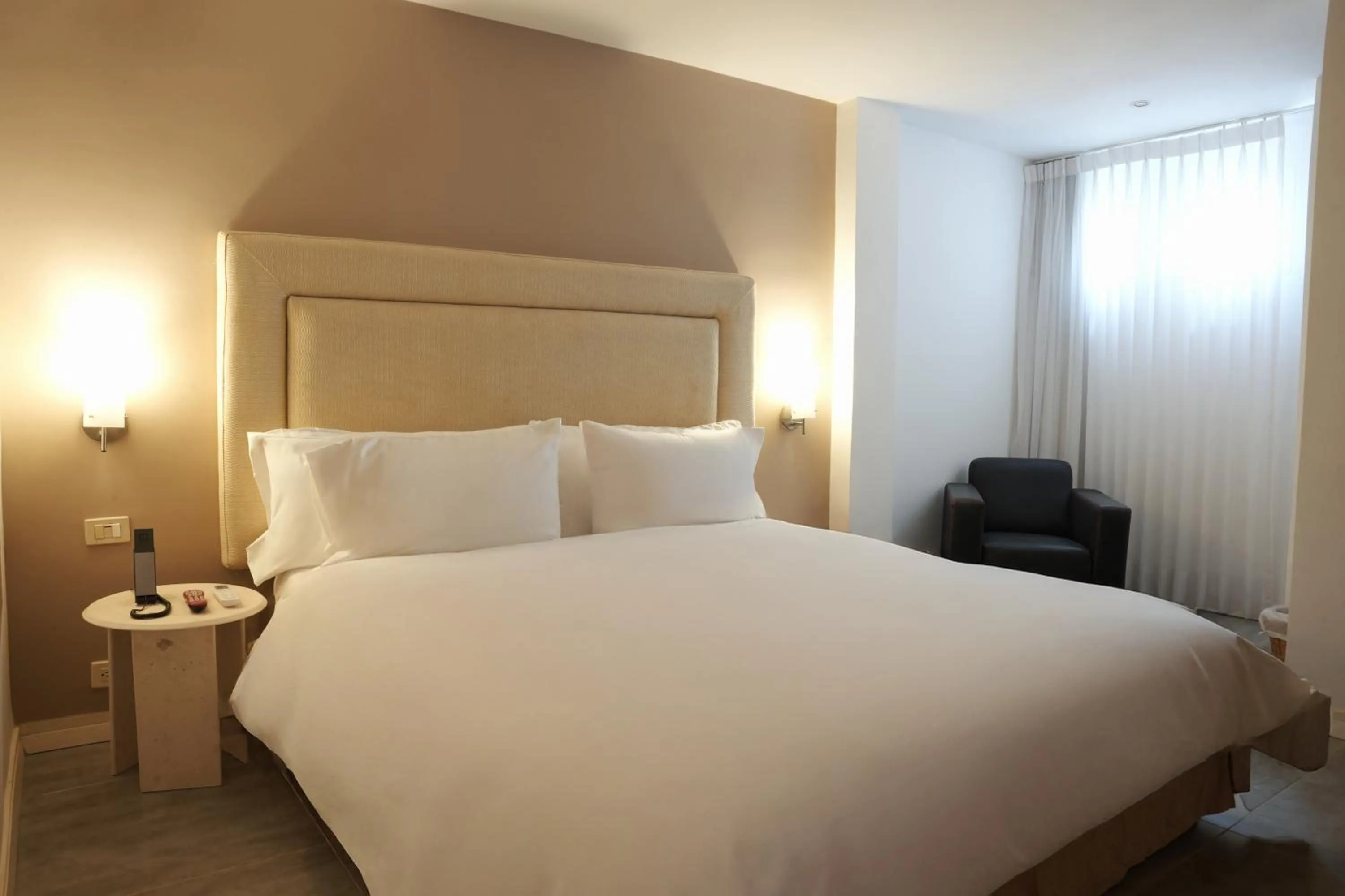 Photo of the whole room, Bed in Country International Hotel