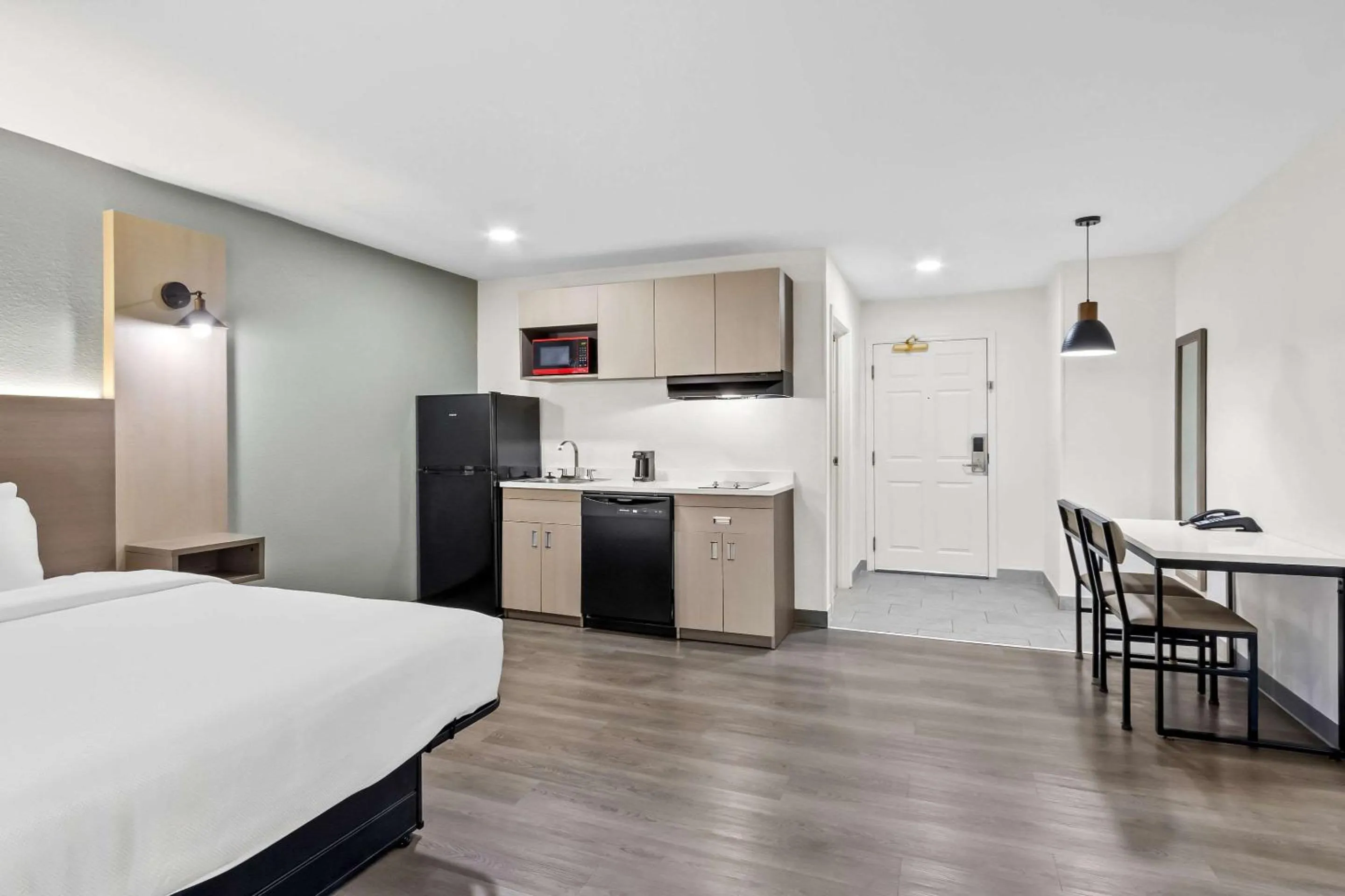 Bedroom, Bed in MainStay Suites Columbia Harbison