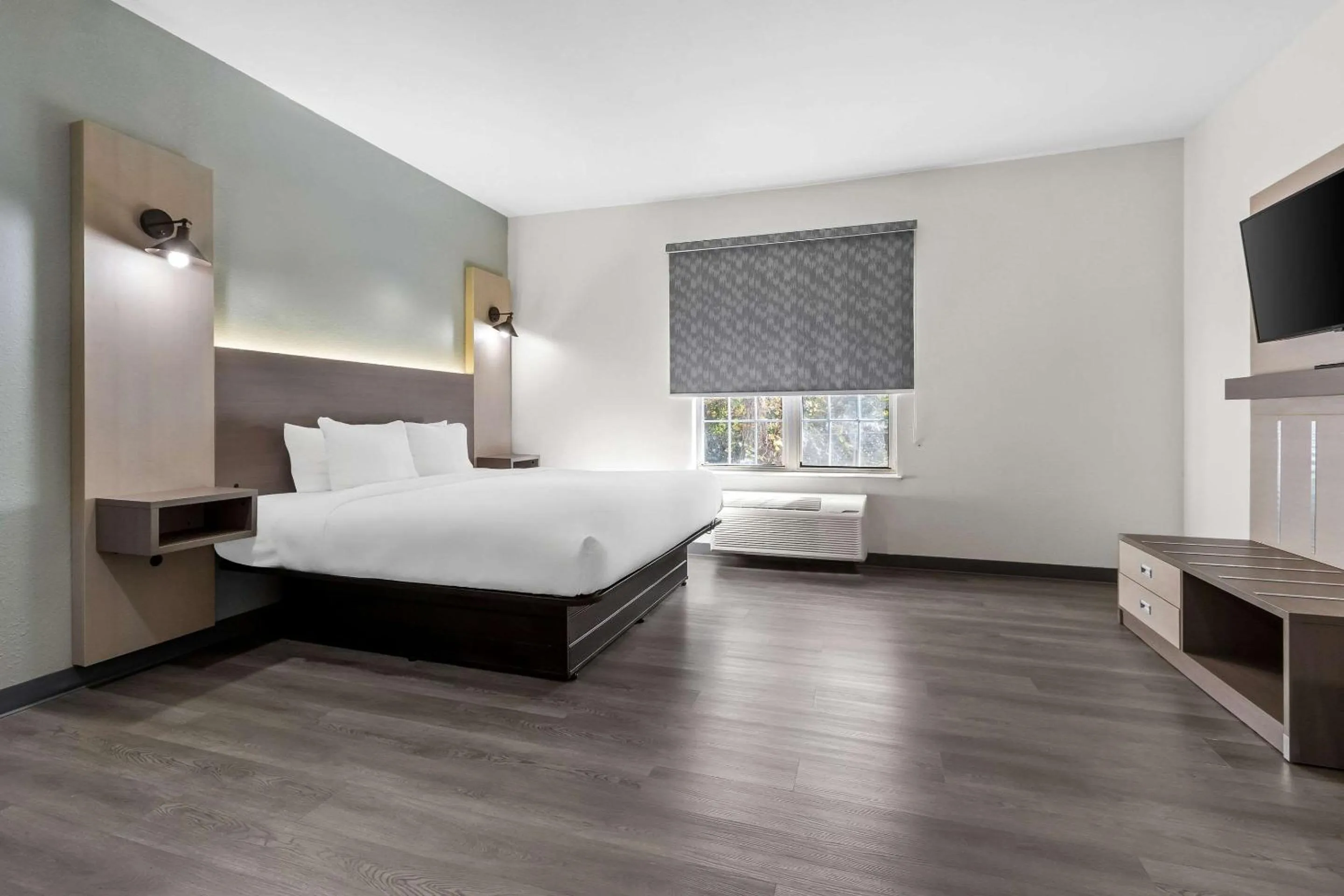 Bedroom, Bed in MainStay Suites Columbia Harbison