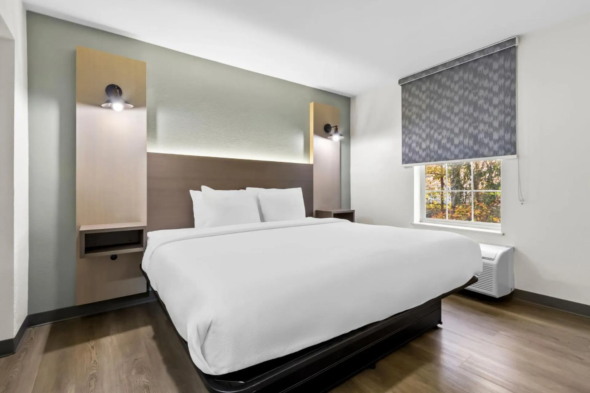 Bed in MainStay Suites Columbia Harbison