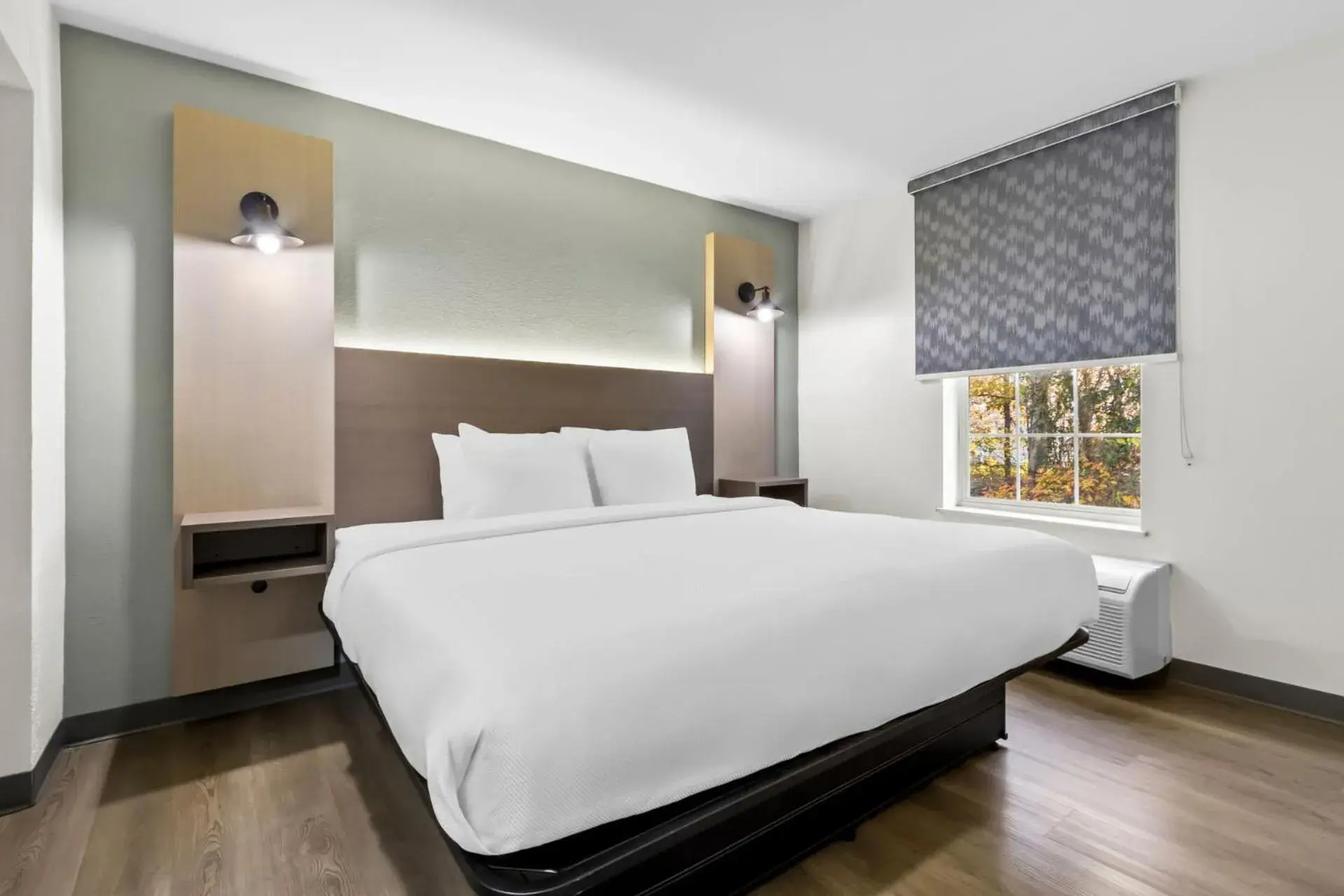 Bed in MainStay Suites Columbia Harbison Bed in MainStay Suites Columbia Harbison