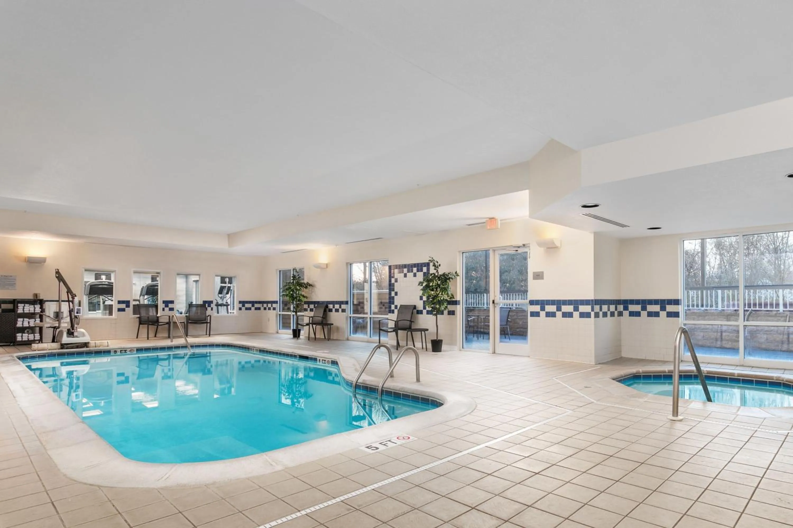 Swimming pool in Fairfield Inn & Suites by Marriott Chattanooga South East Ridge