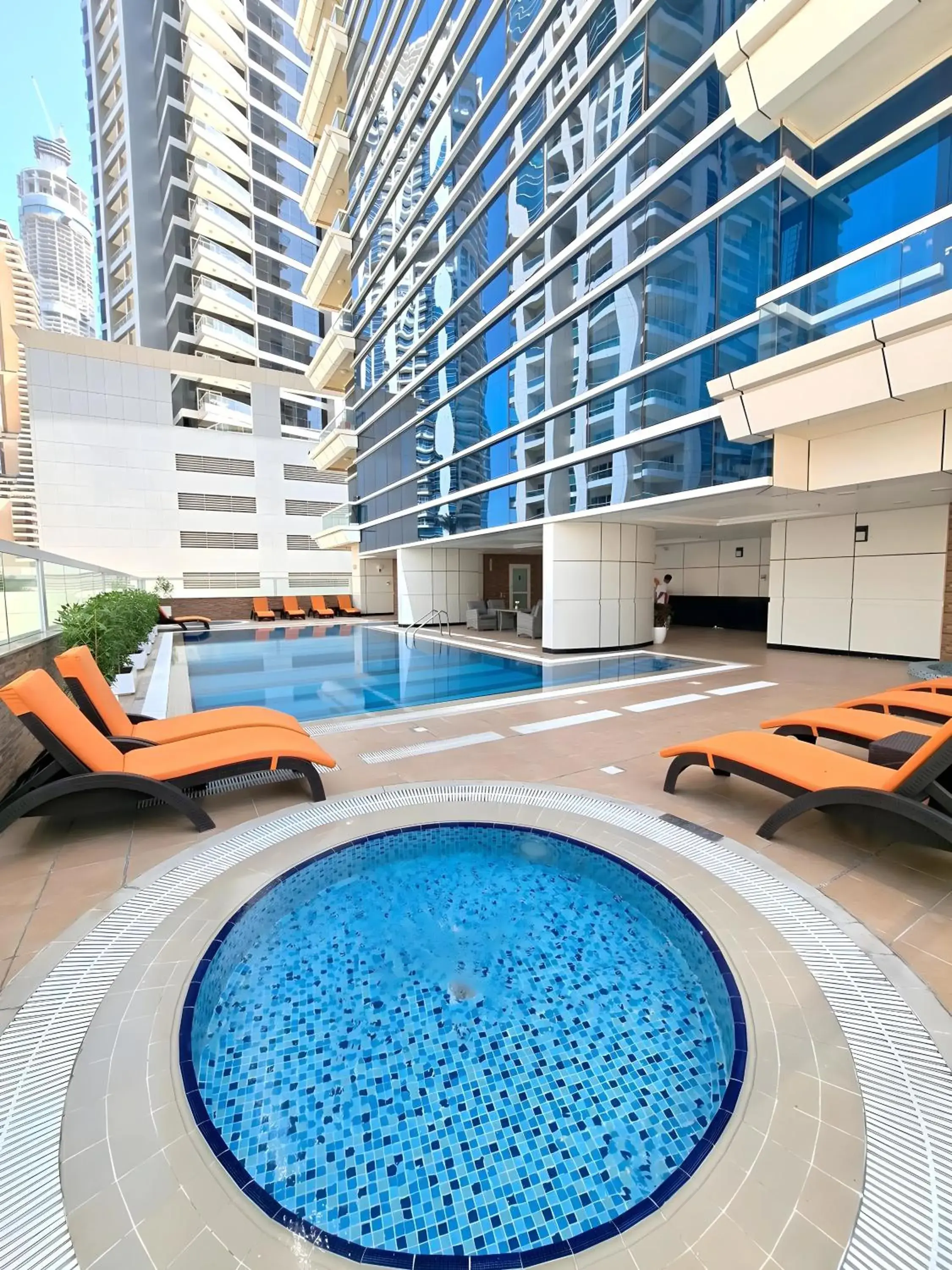 Swimming pool in Barceló Residences Dubai Marina Swimming pool in Barceló Residences Dubai Marina