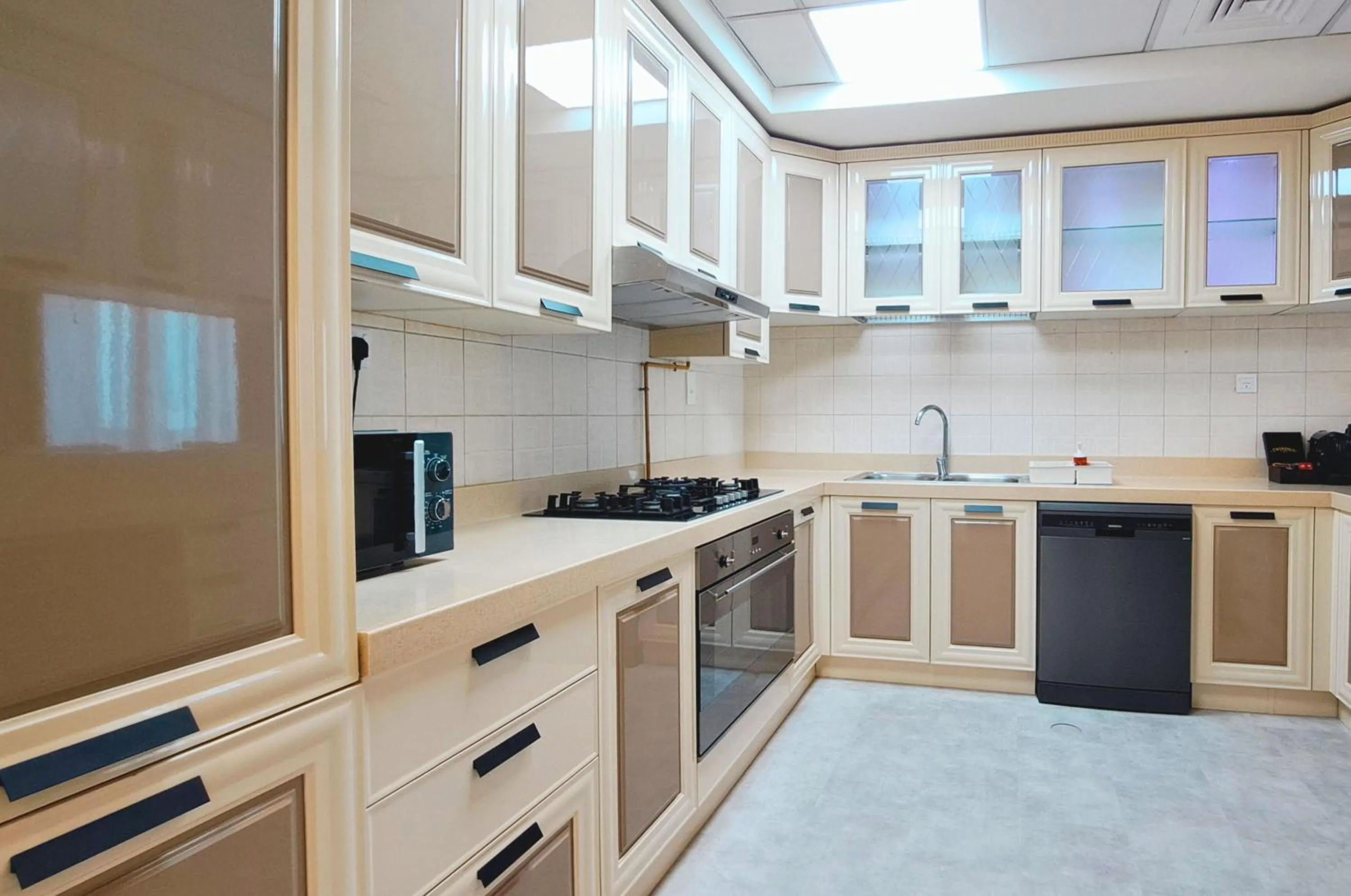 Kitchen or kitchenette in Barceló Residences Dubai Marina