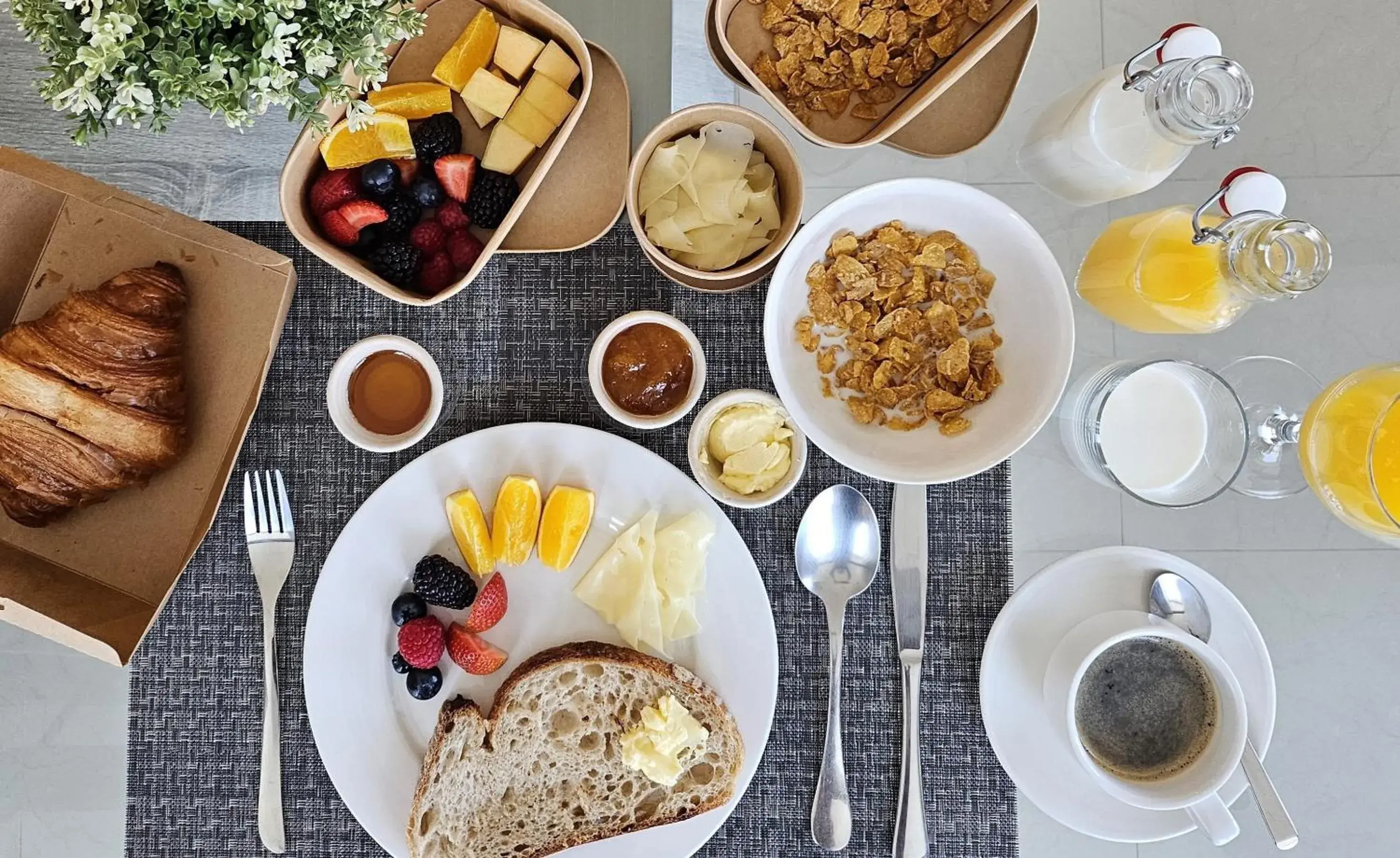 Breakfast in Barceló Residences Dubai Marina Breakfast in Barceló Residences Dubai Marina