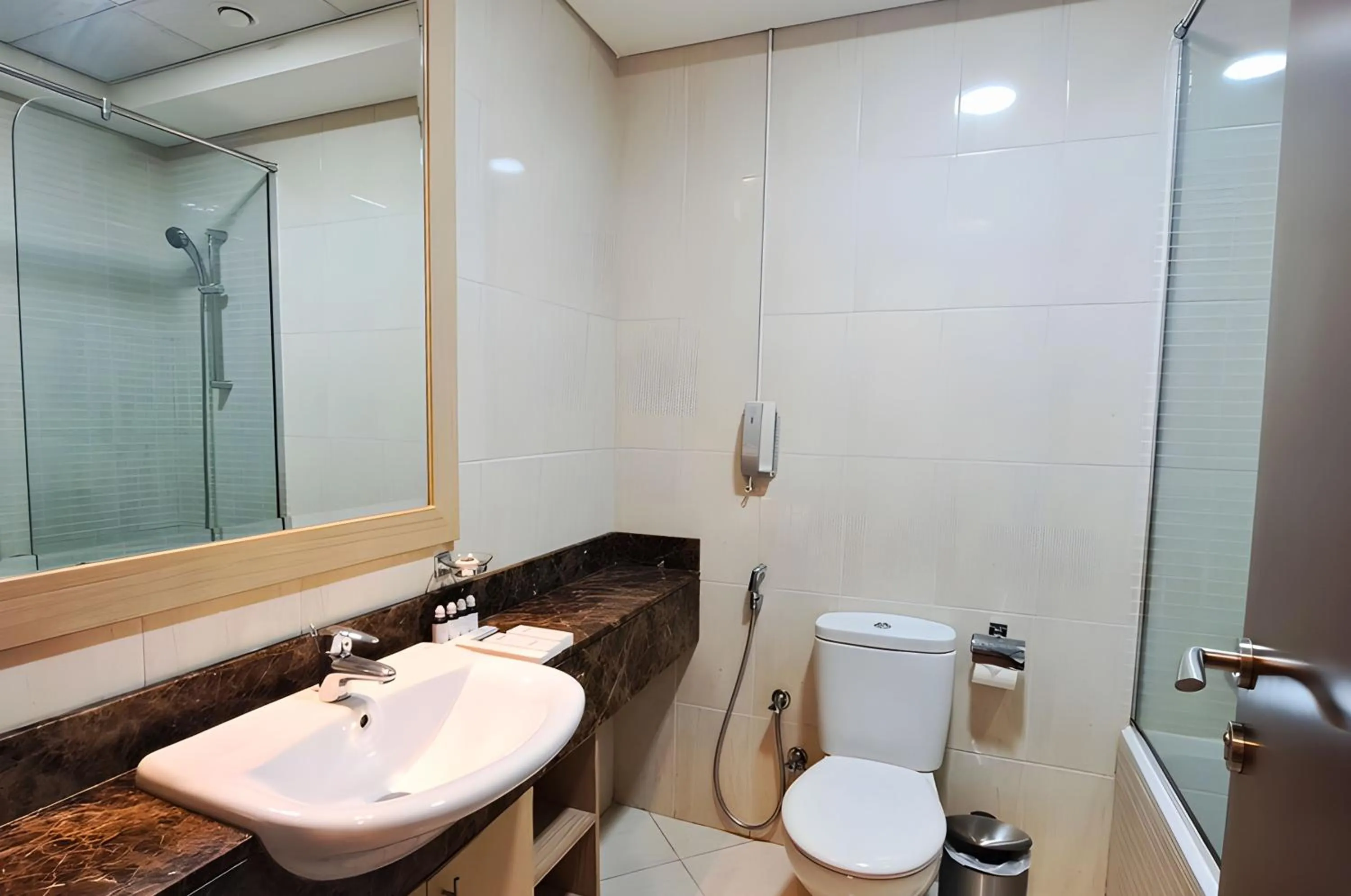 Shower in Barceló Residences Dubai Marina