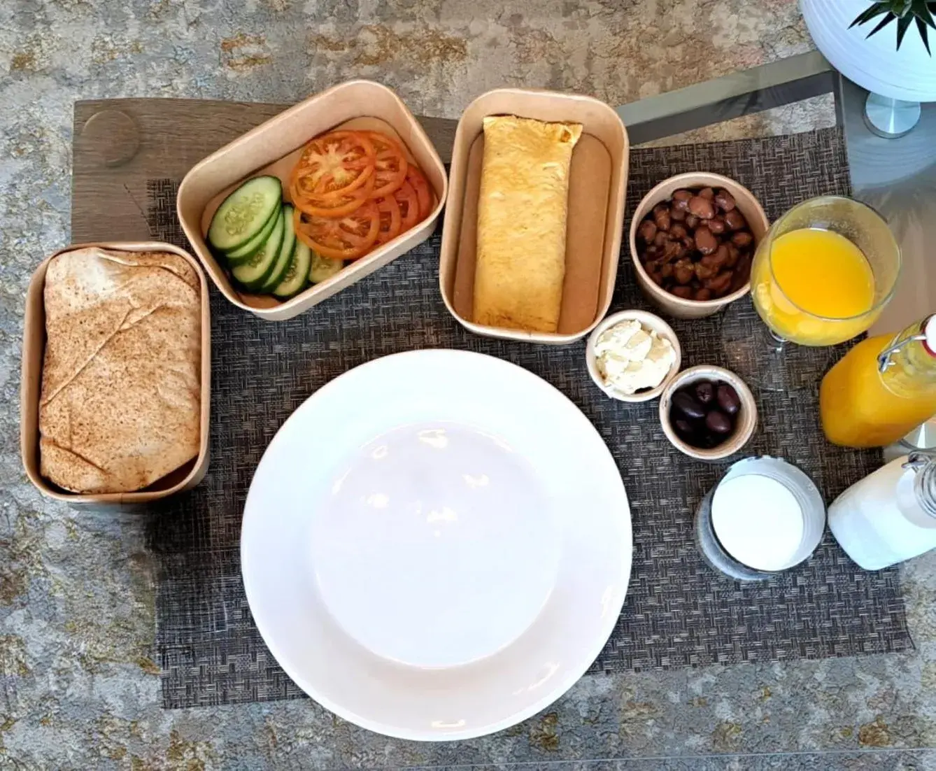 Breakfast in Barceló Residences Dubai Marina Breakfast in Barceló Residences Dubai Marina