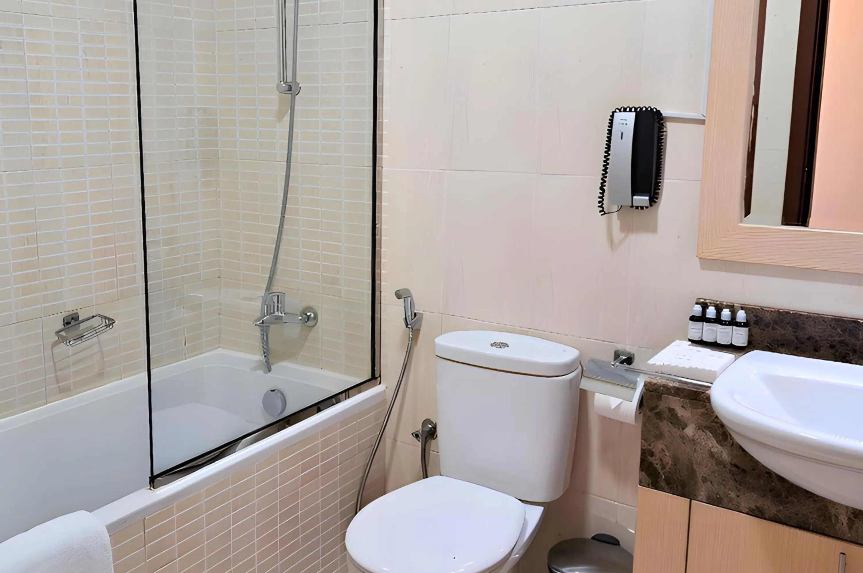 Shower in Barceló Residences Dubai Marina