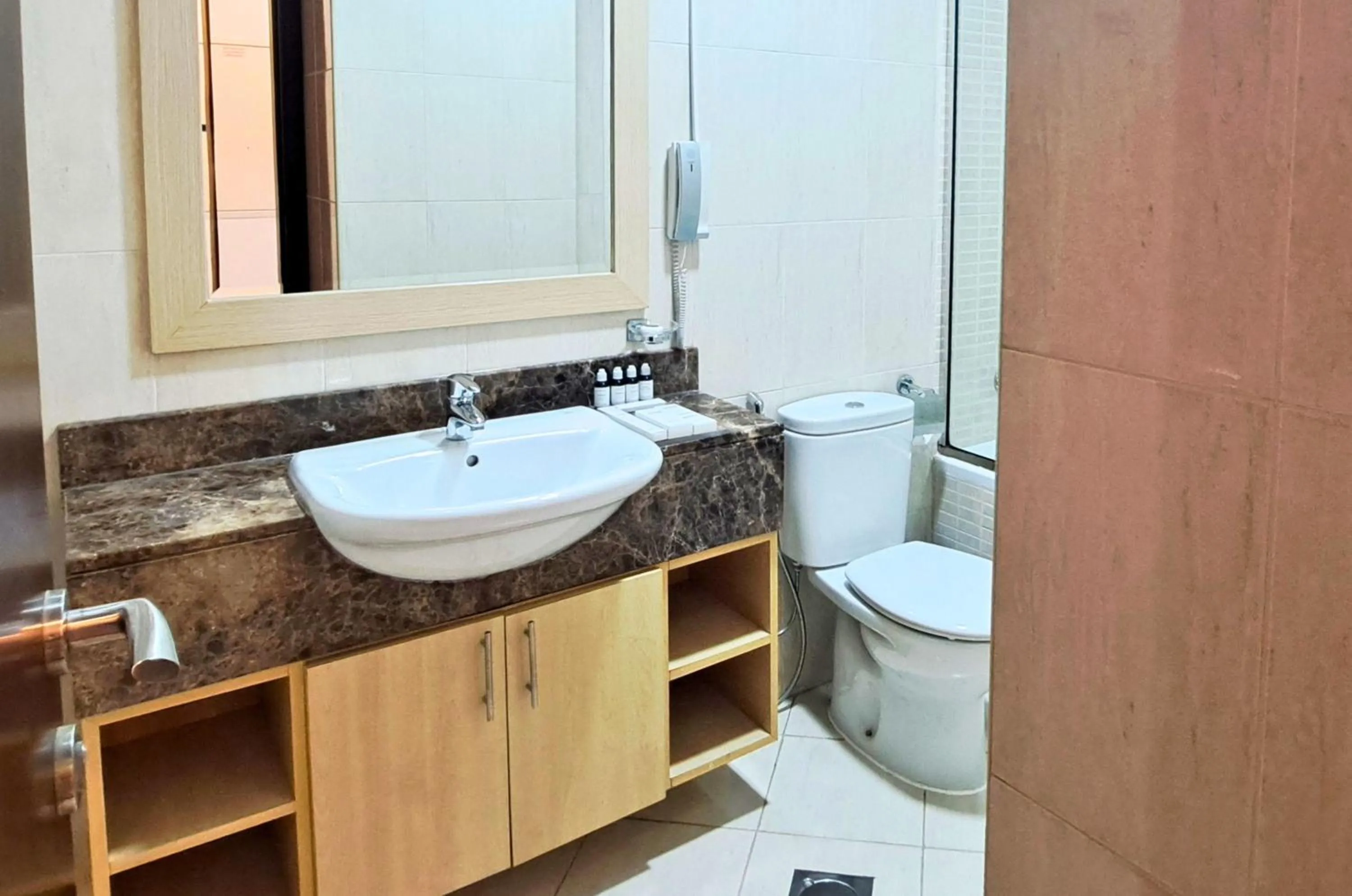 Toilet in Barceló Residences Dubai Marina