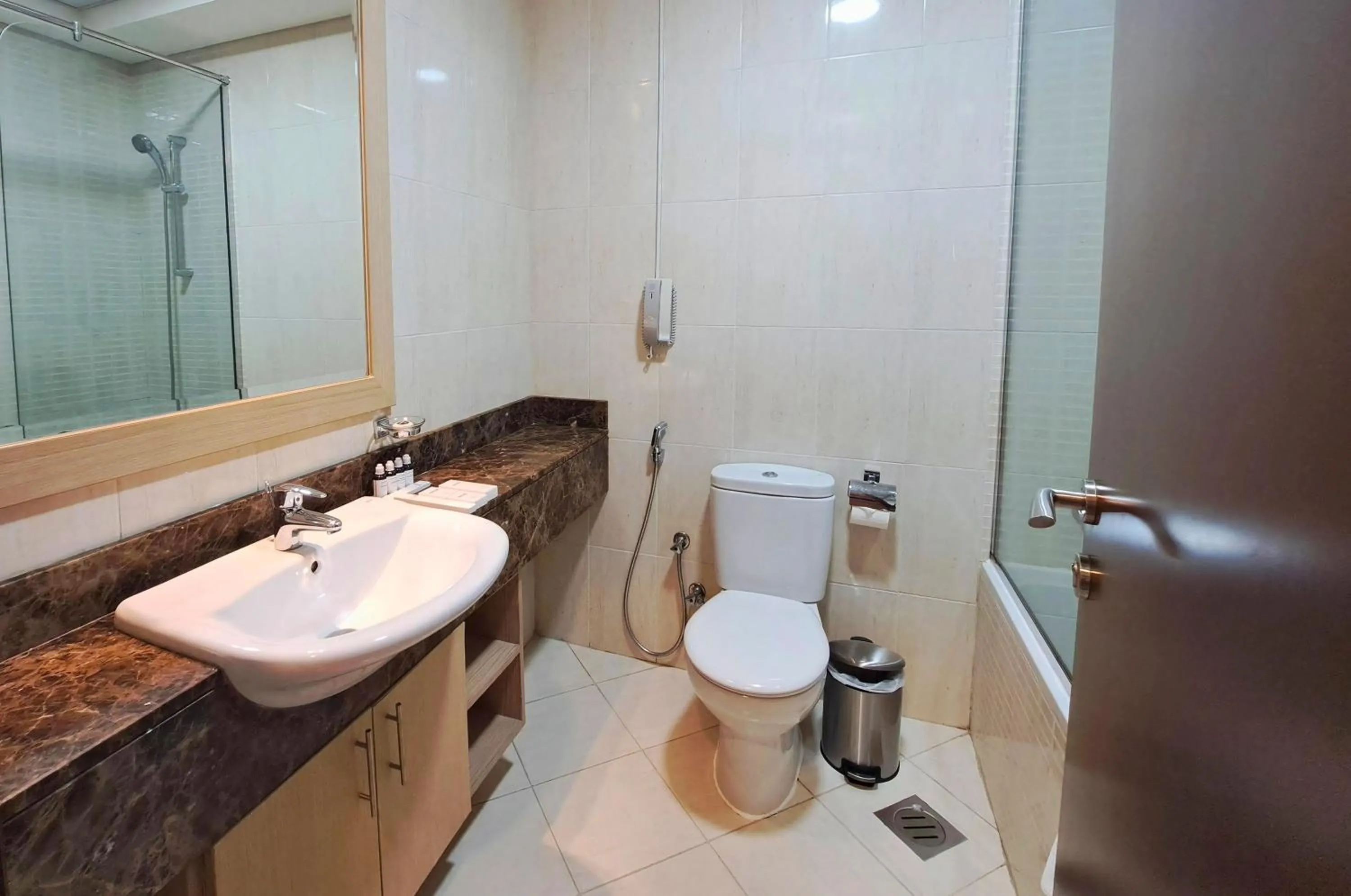 Shower in Barceló Residences Dubai Marina