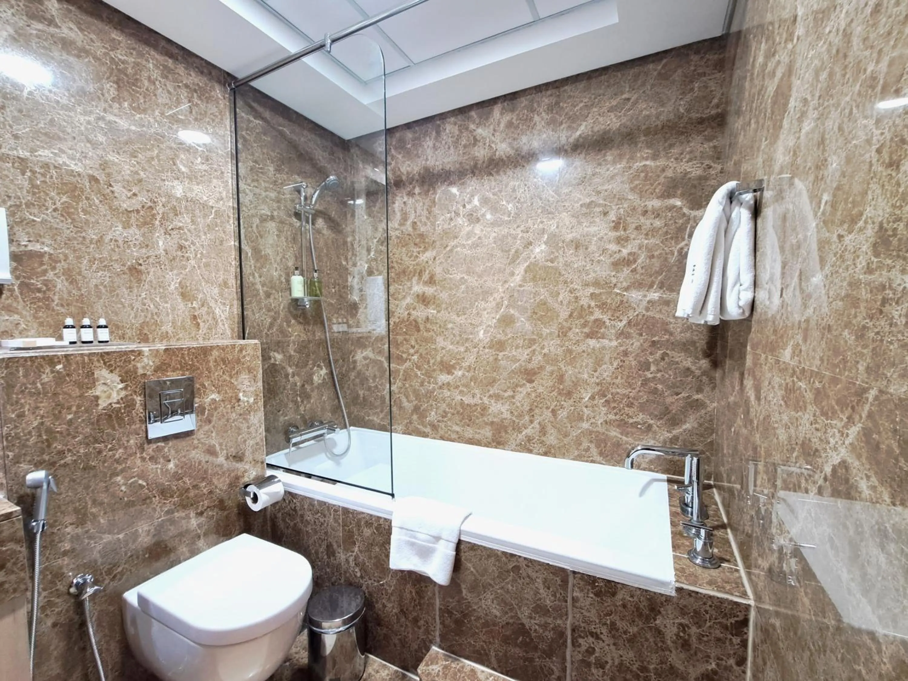 Shower in Barceló Residences Dubai Marina