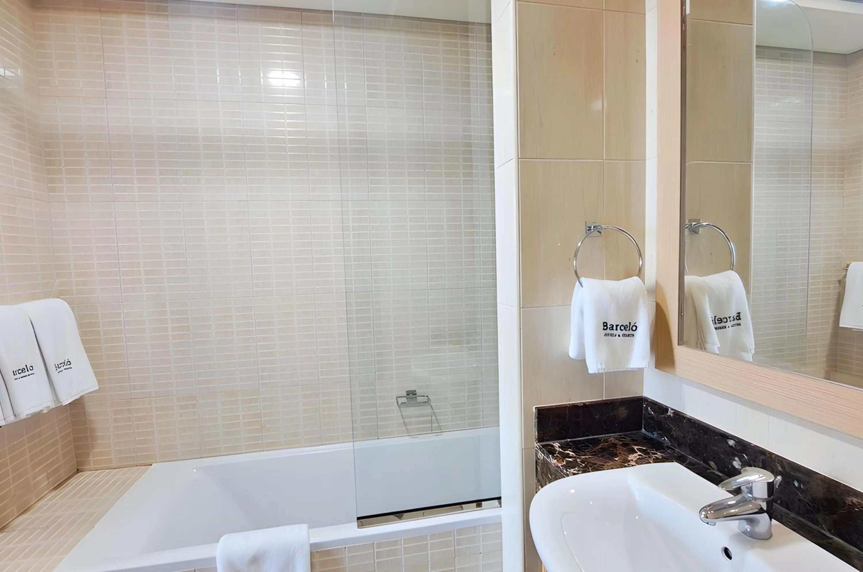 Shower in Barceló Residences Dubai Marina