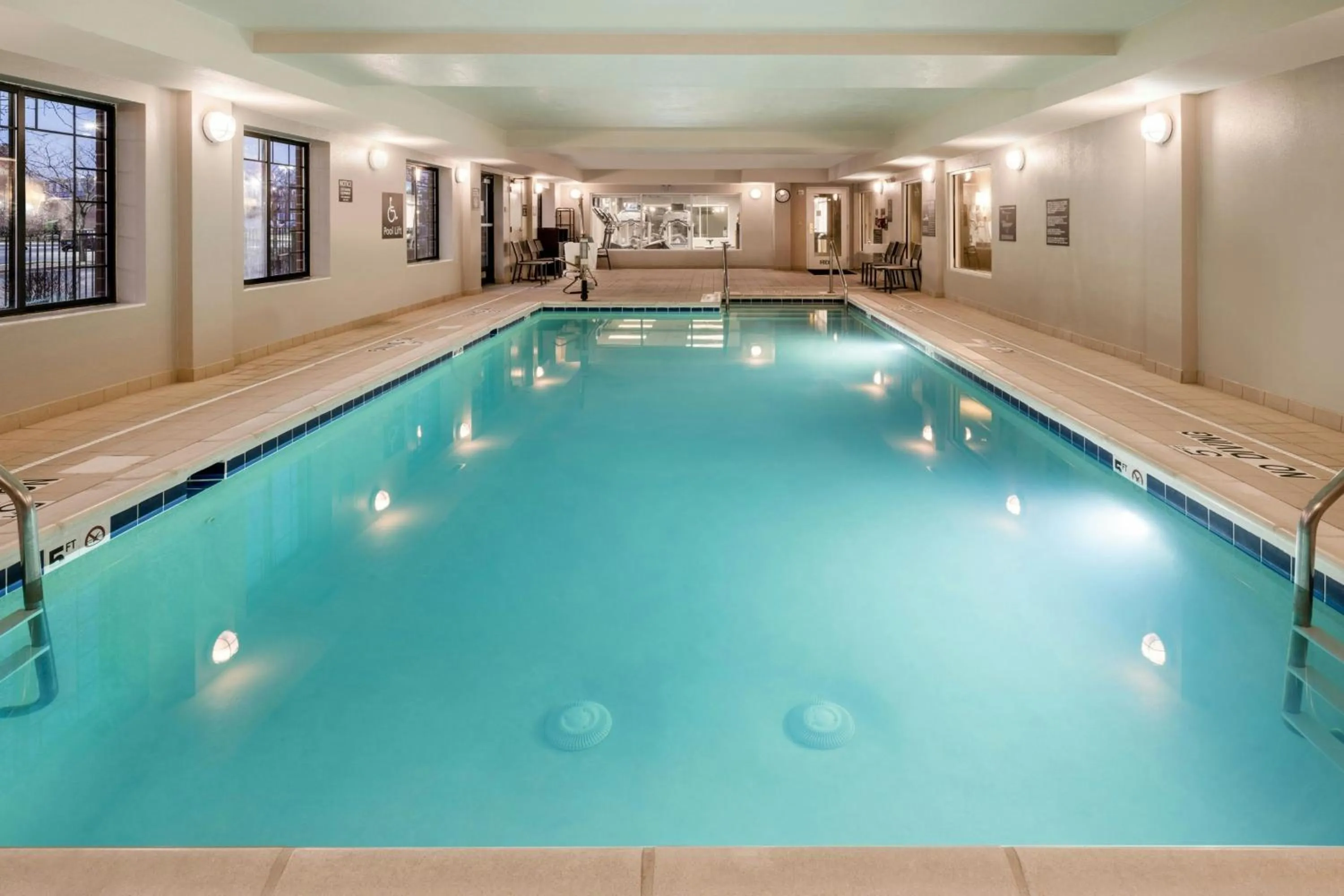 Swimming pool in Residence Inn by Marriott Chicago Oak Brook