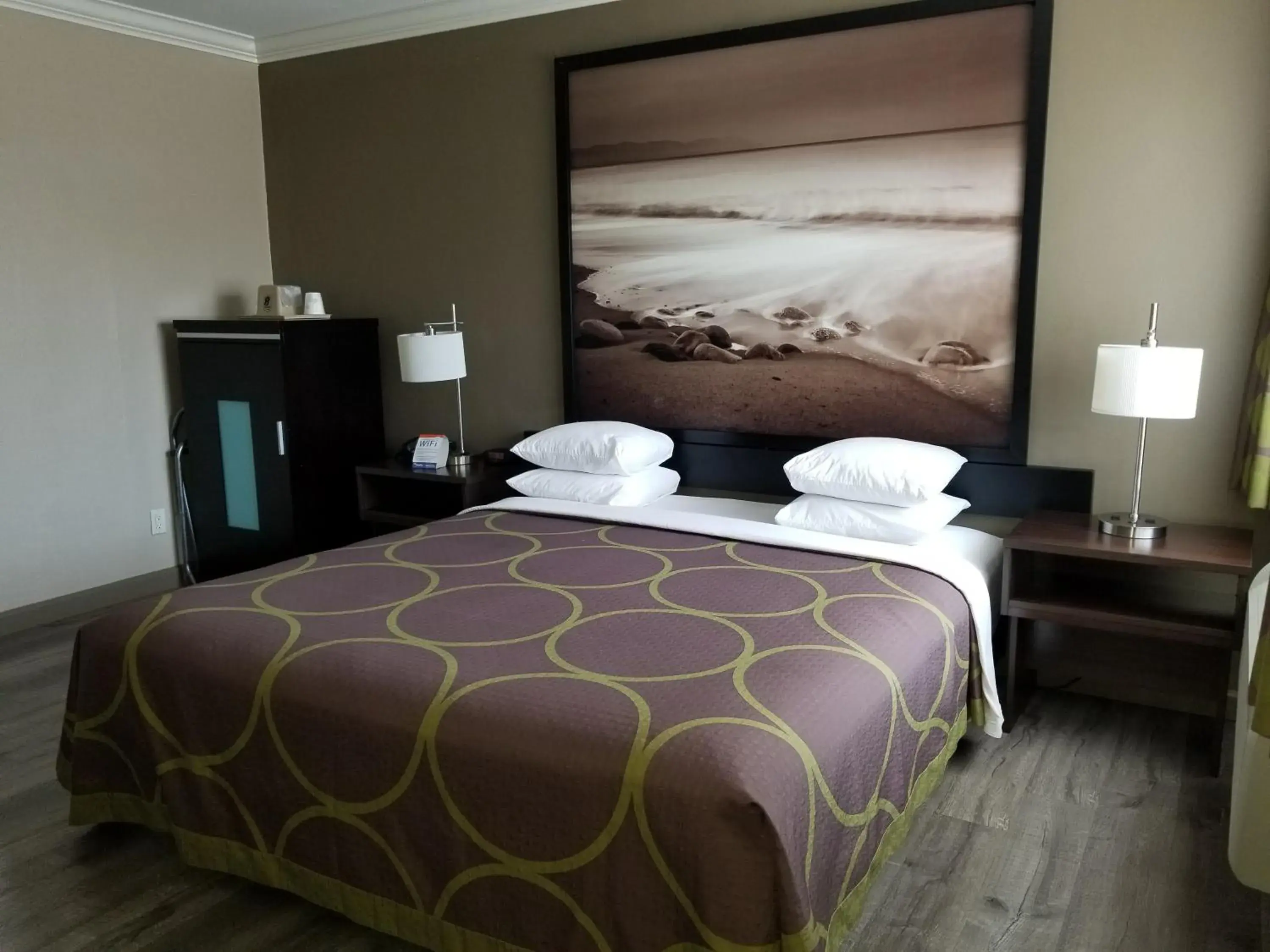 Bed in Super 8 by Wyndham Los Angeles-Culver City Area Bed in Super 8 by Wyndham Los Angeles-Culver City Area