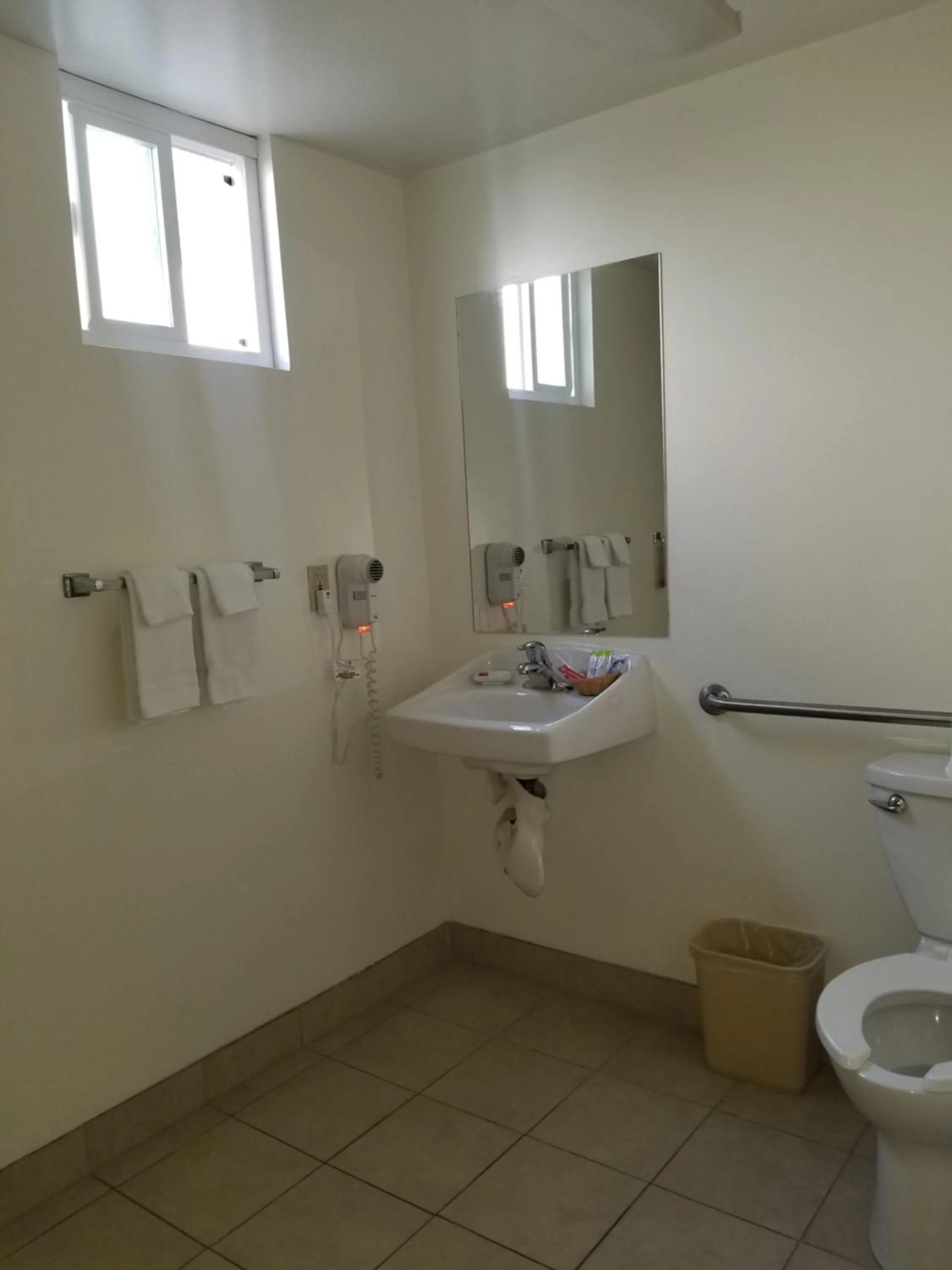 Toilet in Super 8 by Wyndham Los Angeles-Culver City Area