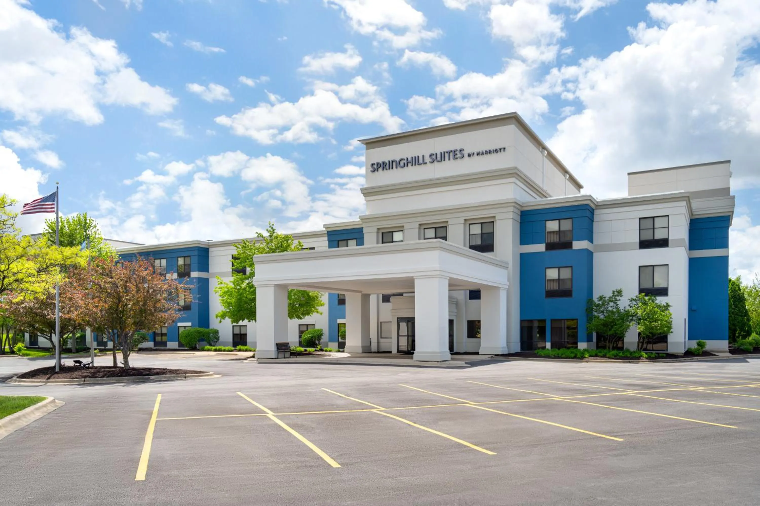 Property building in SpringHill Suites by Marriott Chicago Bolingbrook