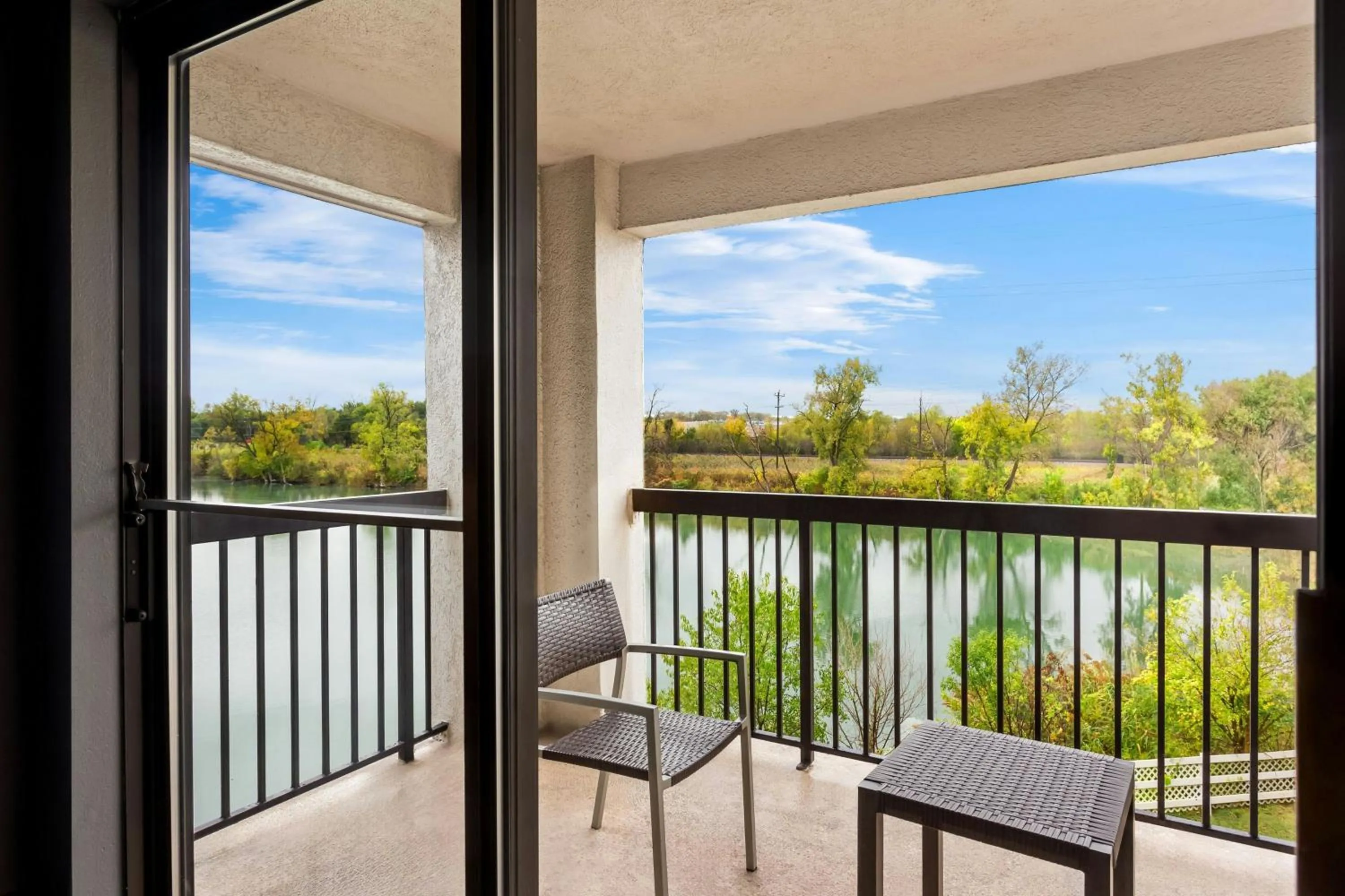 Photo of the whole room in Courtyard Chicago Southeast/Hammond, Indiana