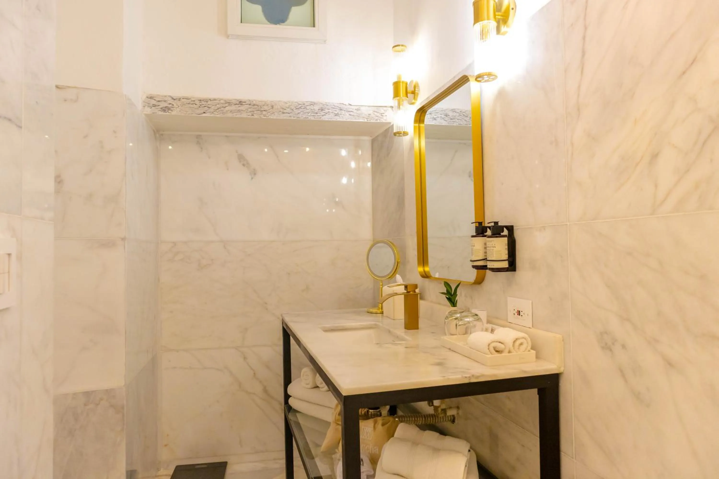 Bathroom in Hotel El Marqués