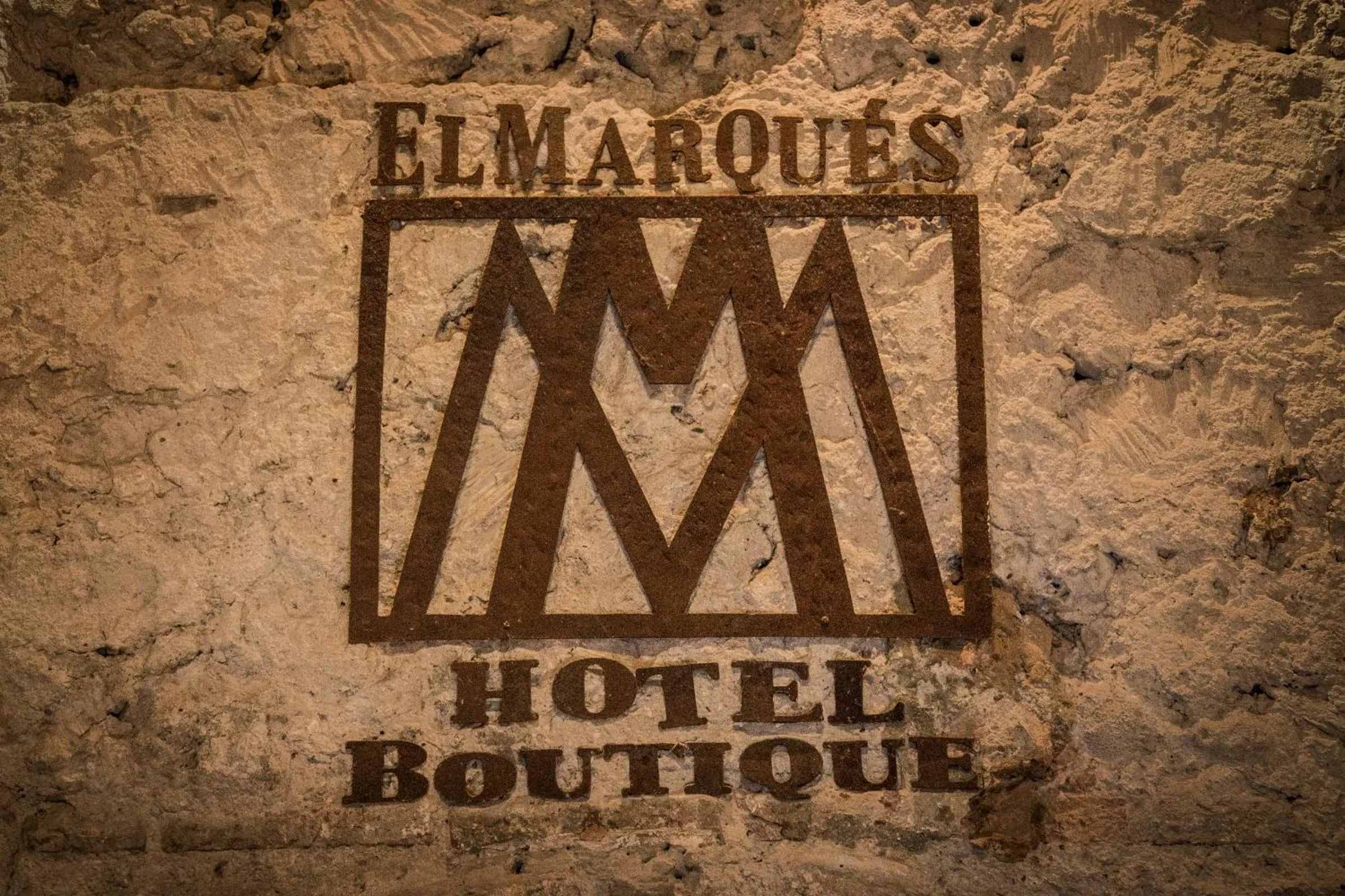 Logo/Certificate/Sign in Hotel El Marqués