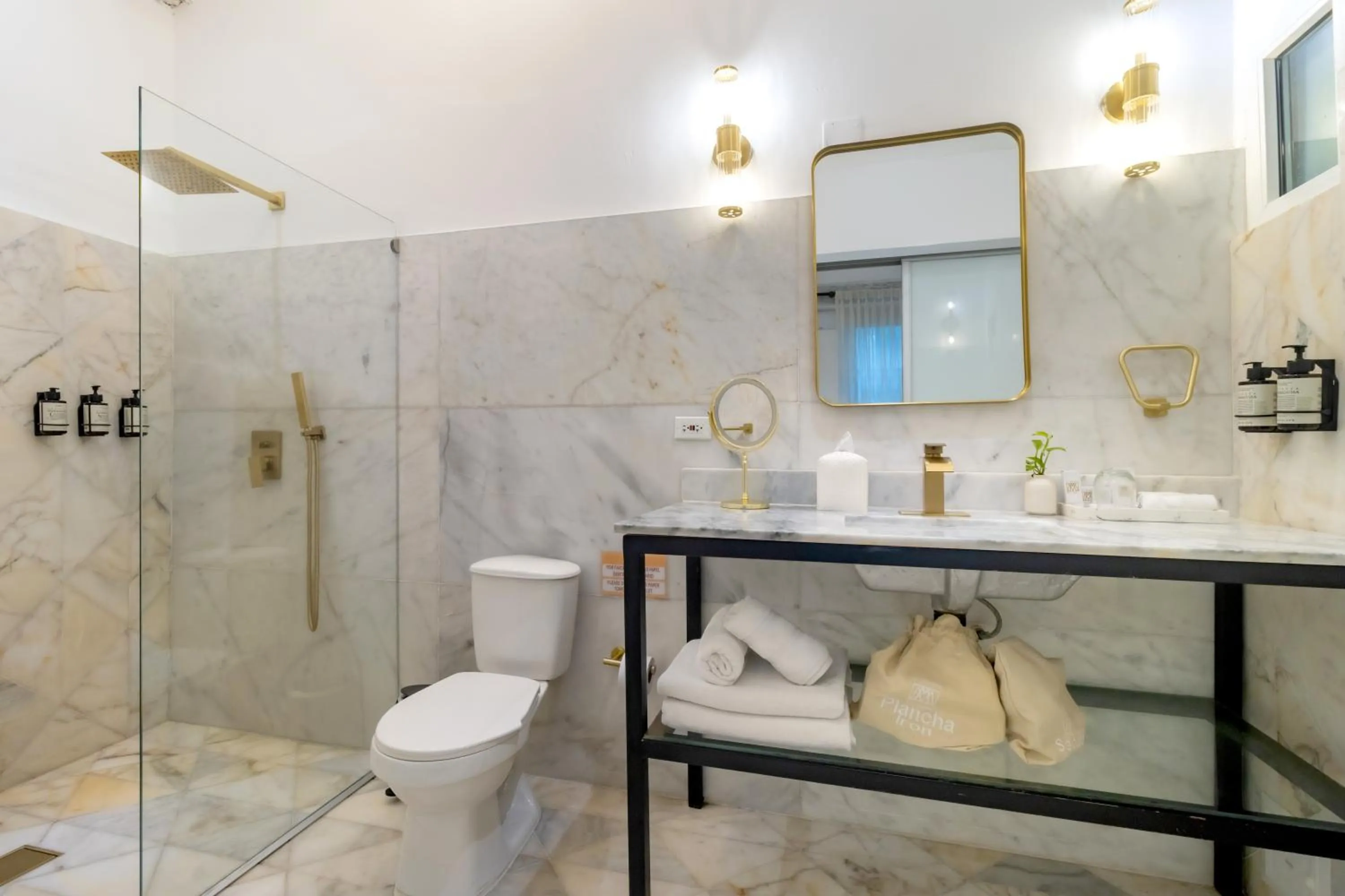 Bathroom in El Marques Hotel Boutique By GEH Suites