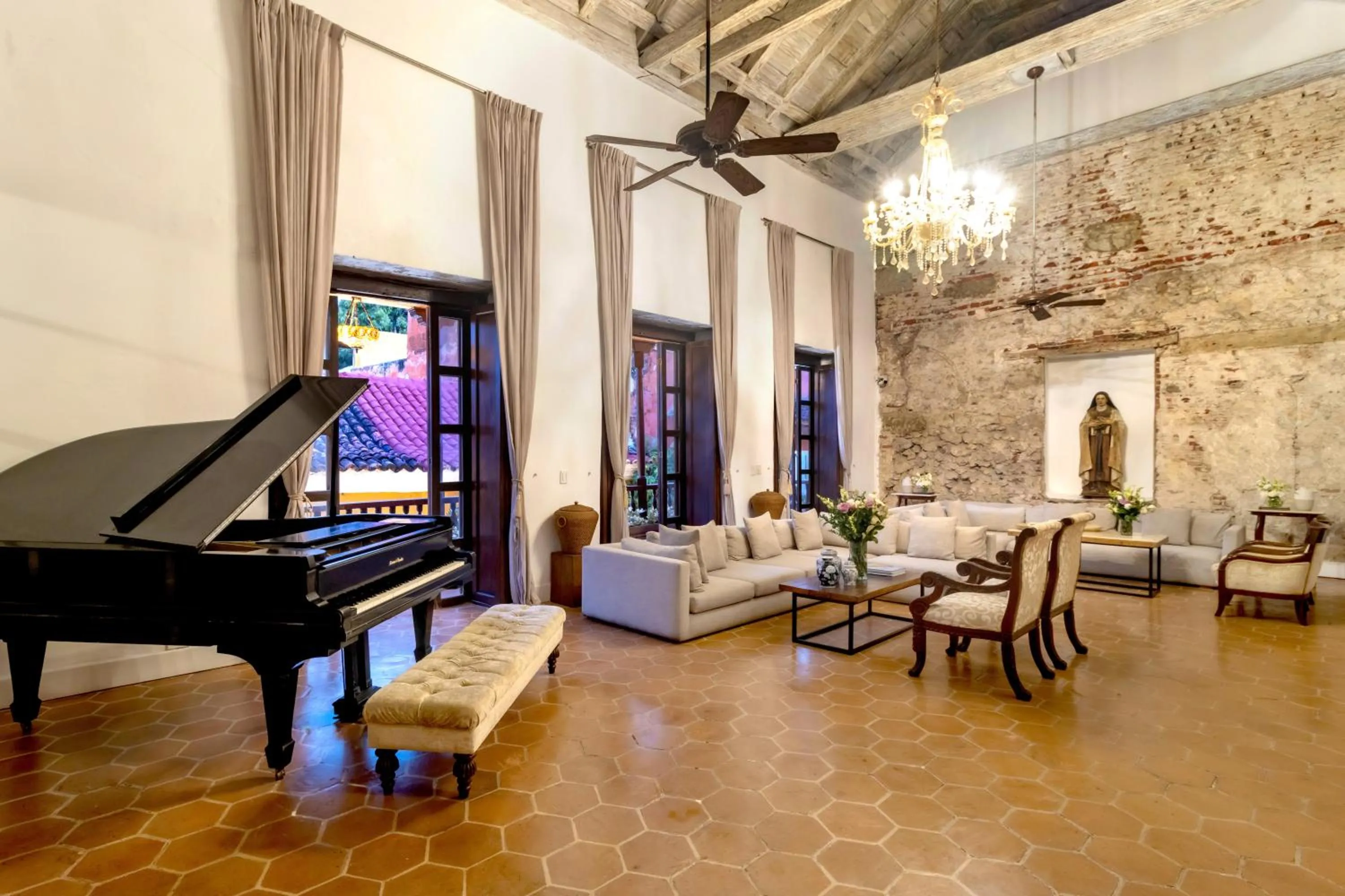 Living room in El Marques Hotel Boutique By GEH Suites