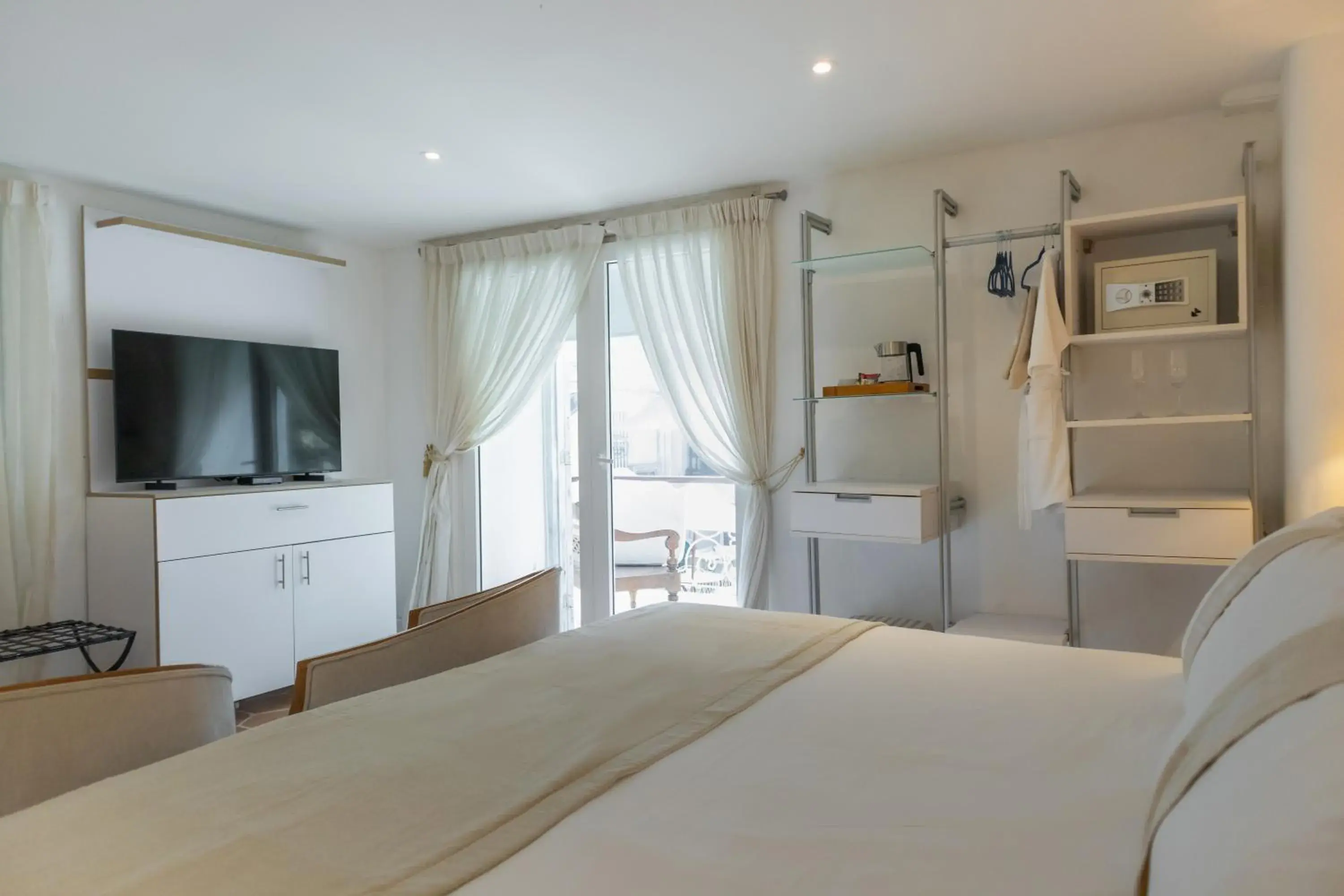 Photo of the whole room, Bed in El Marques Hotel Boutique By GEH Suites Photo of the whole room, Bed in El Marques Hotel Boutique By GEH Suites