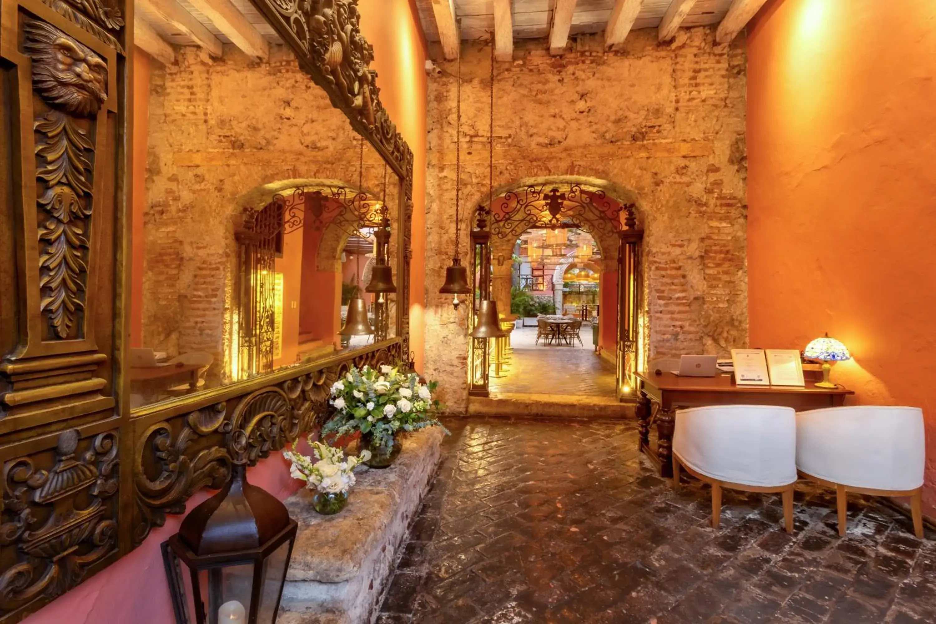 Lobby or reception in El Marques Hotel Boutique By GEH Suites Lobby or reception in El Marques Hotel Boutique By GEH Suites