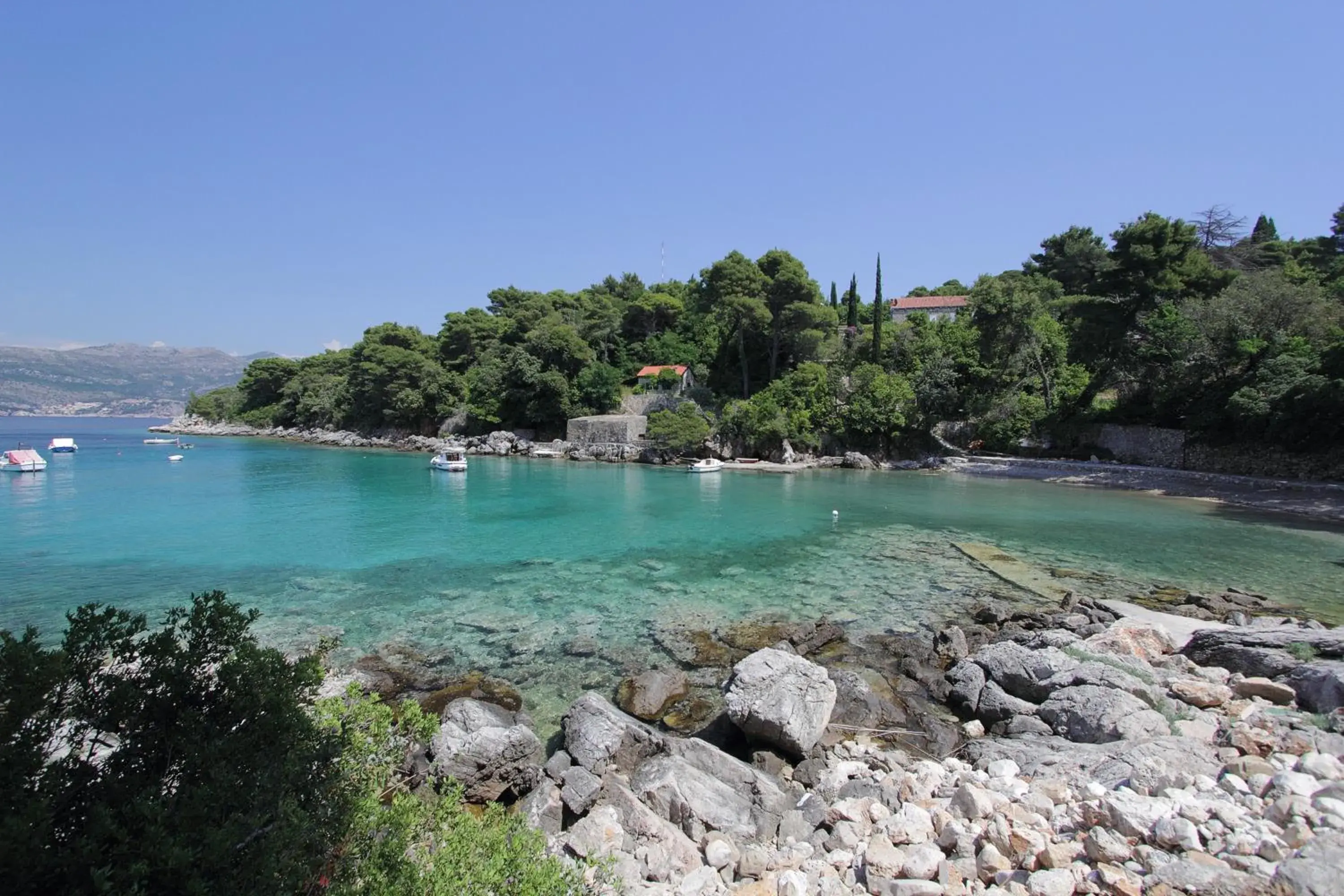 Property building in Kalamota Beach House Property building in Kalamota Beach House