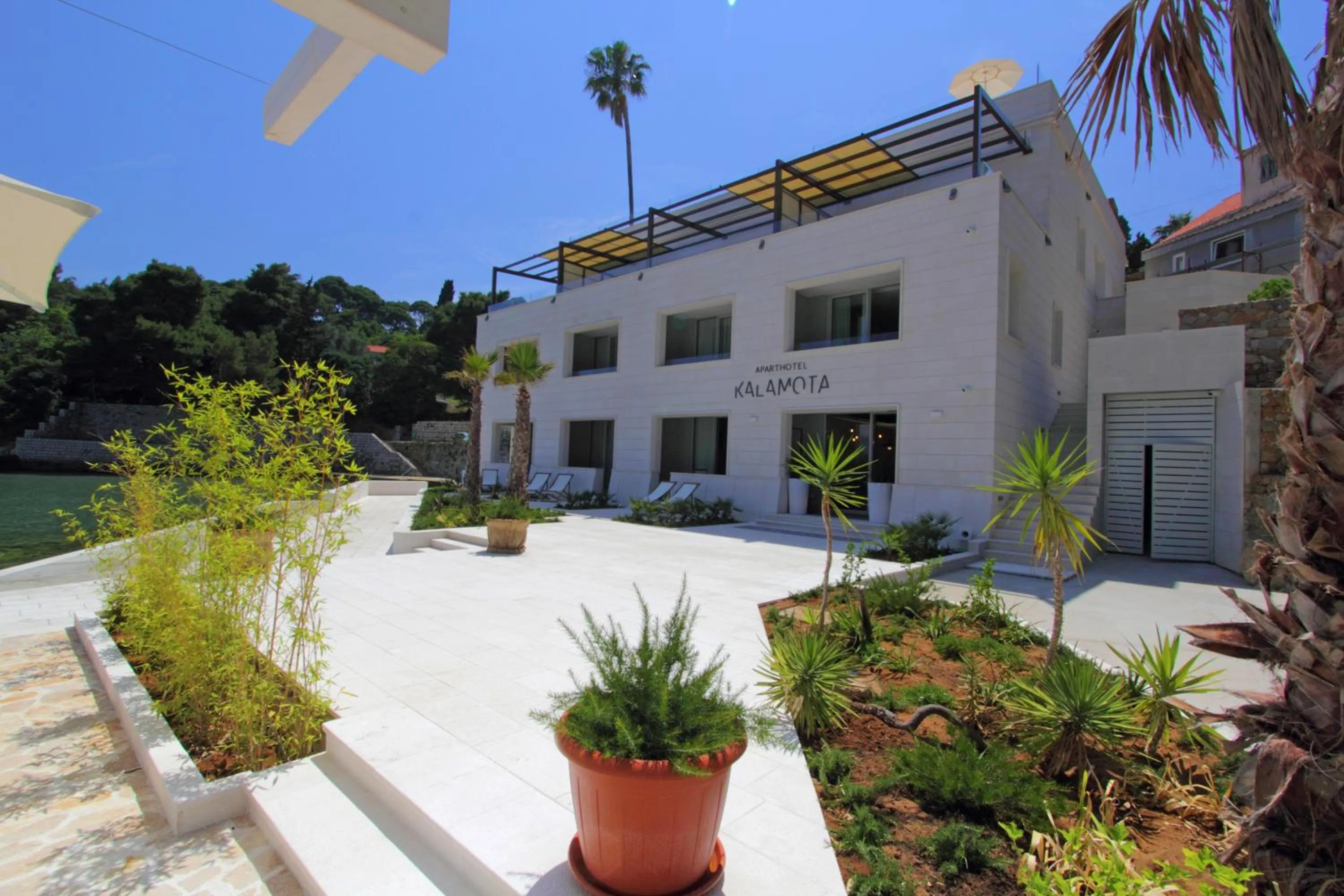 Property building in Kalamota Beach House